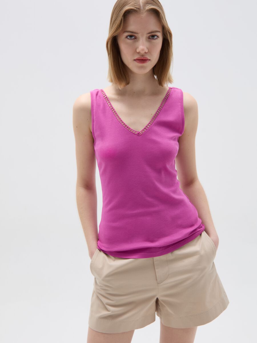 Tank top with V neck and openwork edging_0