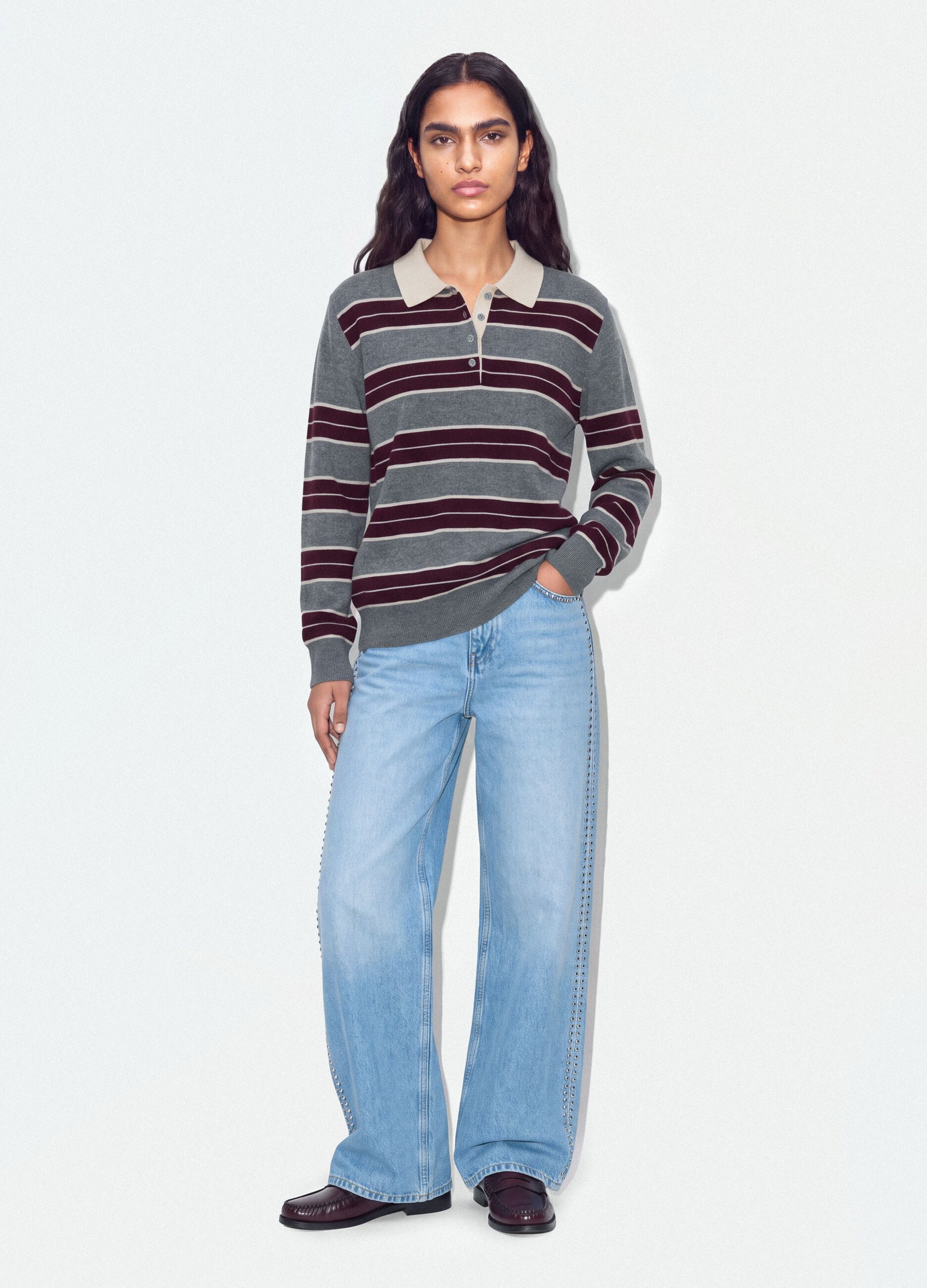 Maglia grigia in misto lana a righe con colletto polo