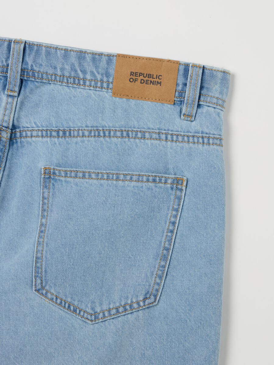 Sky blue slim-fit Bermuda shorts in denim_5