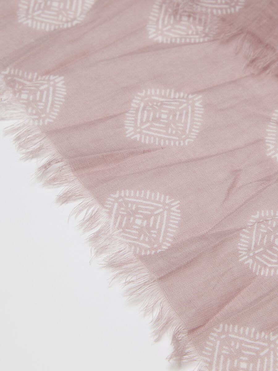 Cotton scarf with geometric motifs_2