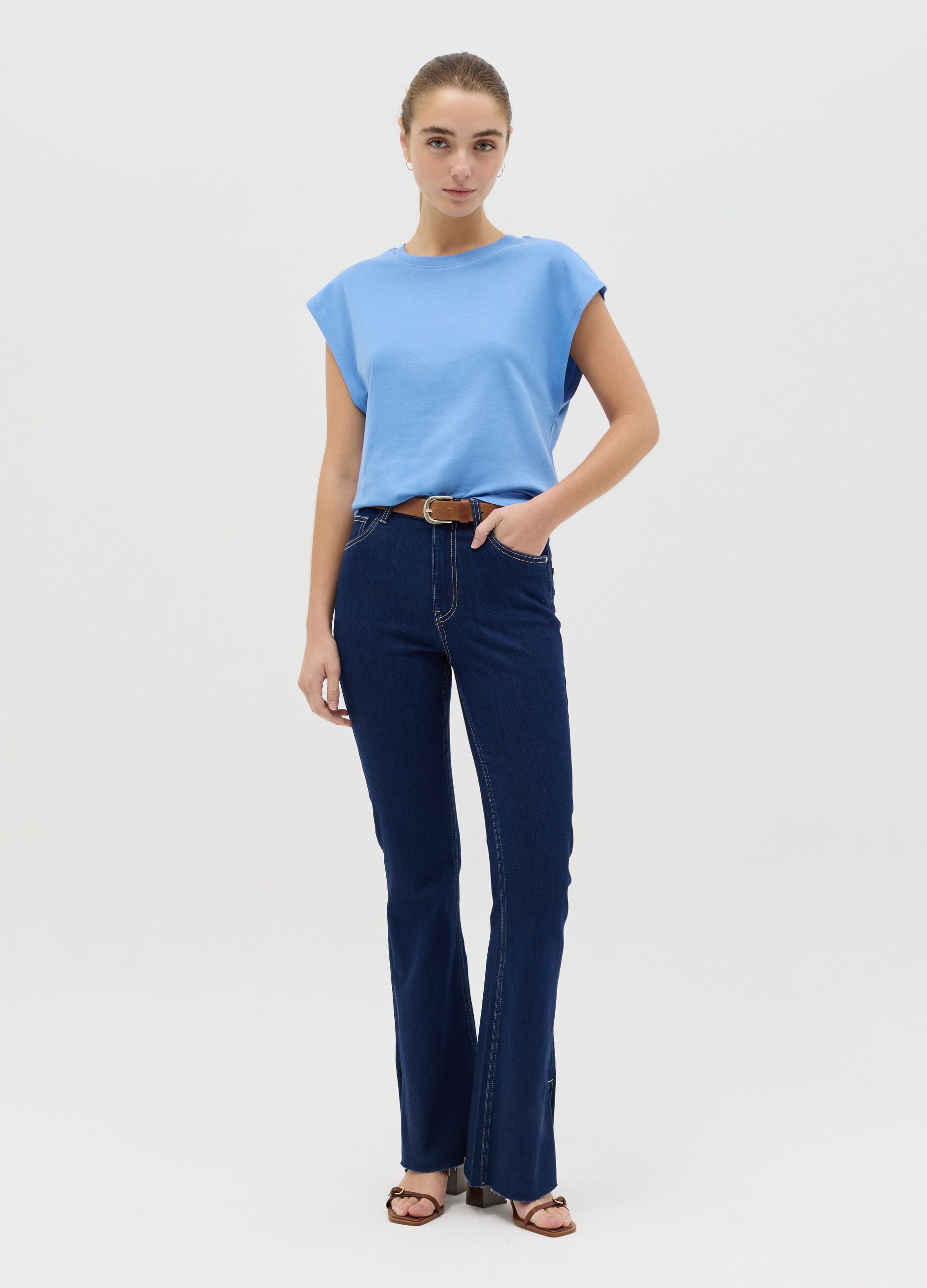 Light blue sleeveless T-shirt in cotton