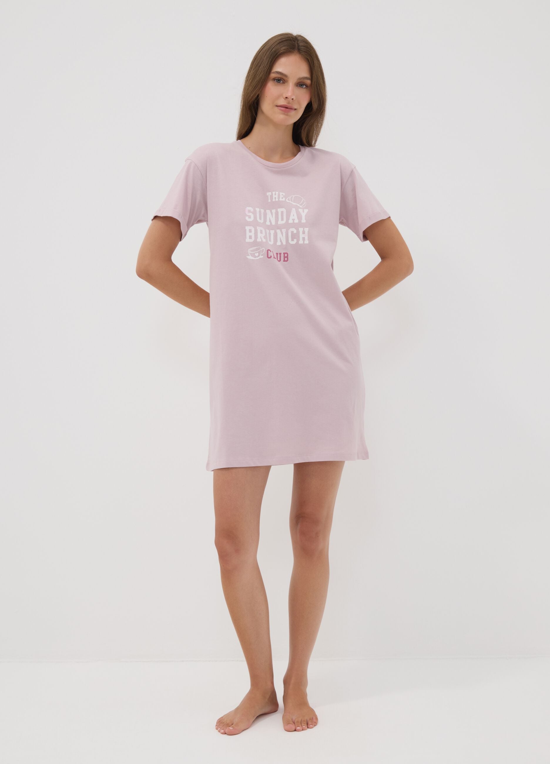 Camicia da notte rosa in puro cotone organico a girocollo con scritte frontali