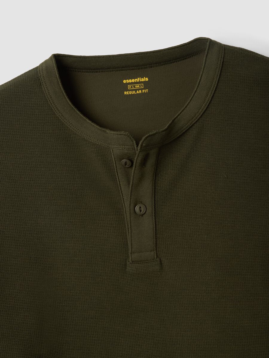 T-shirt a maniche corte verde regular fit con collo serafino_5