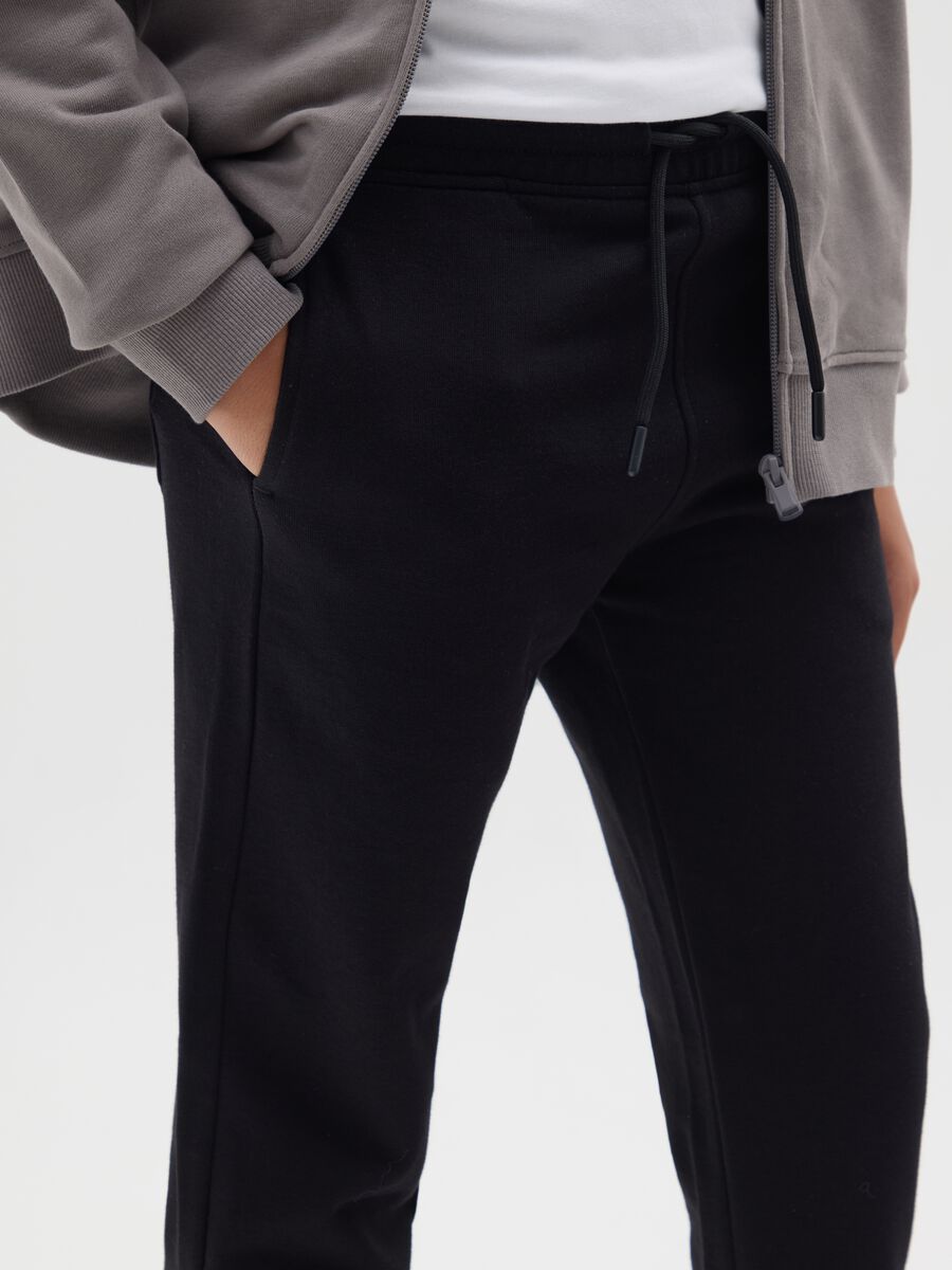 Pantaloni jogger da ragazzo in puro cotone nero regular fit_3