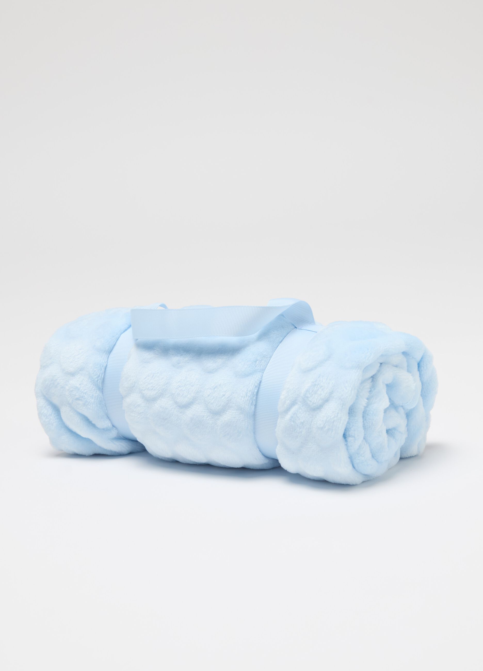 Velour blanket with polka dot pattern
