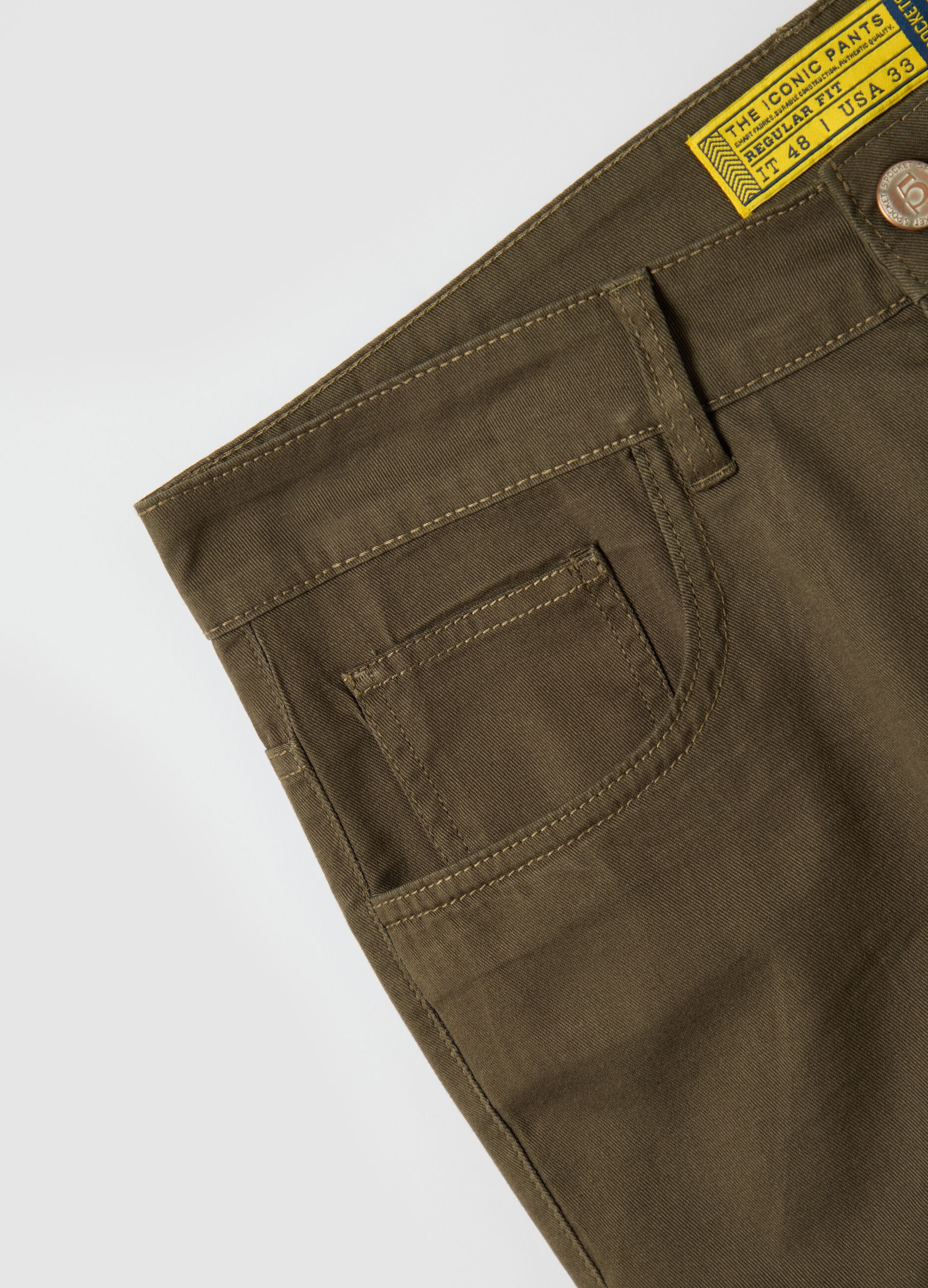 Bermuda da uomo in puro cotone verde regular fit con tasche