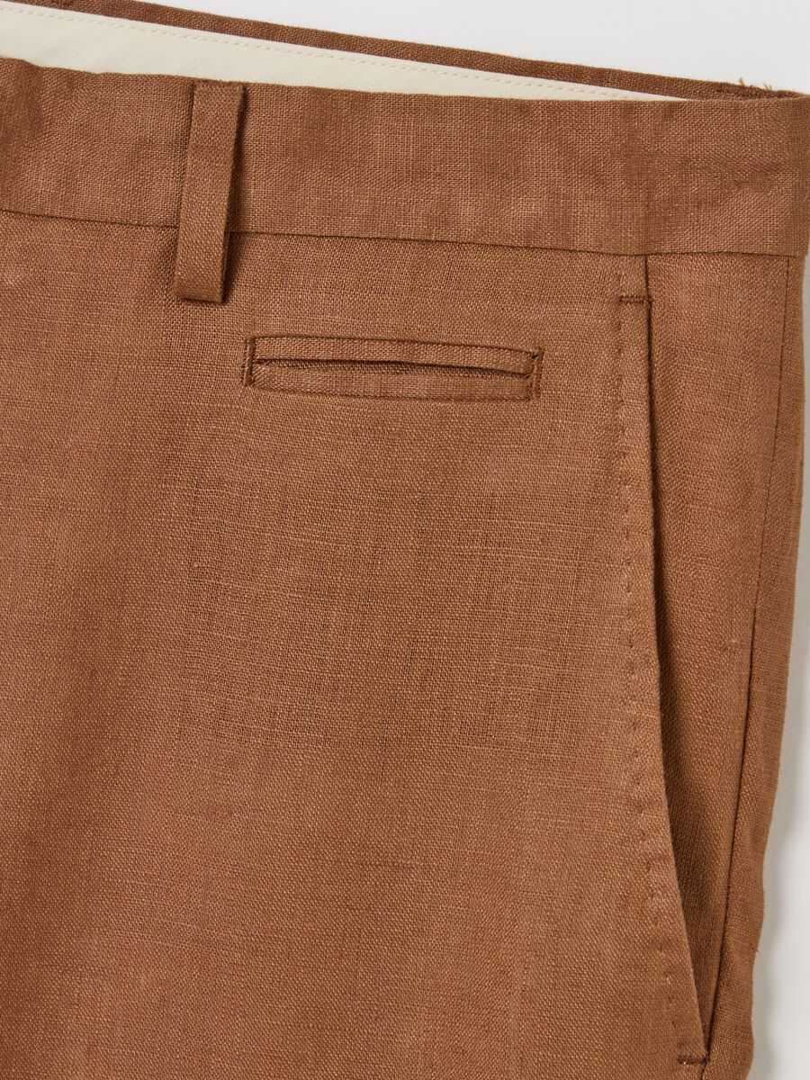 Contemporary slim-fit trousers in linen_5