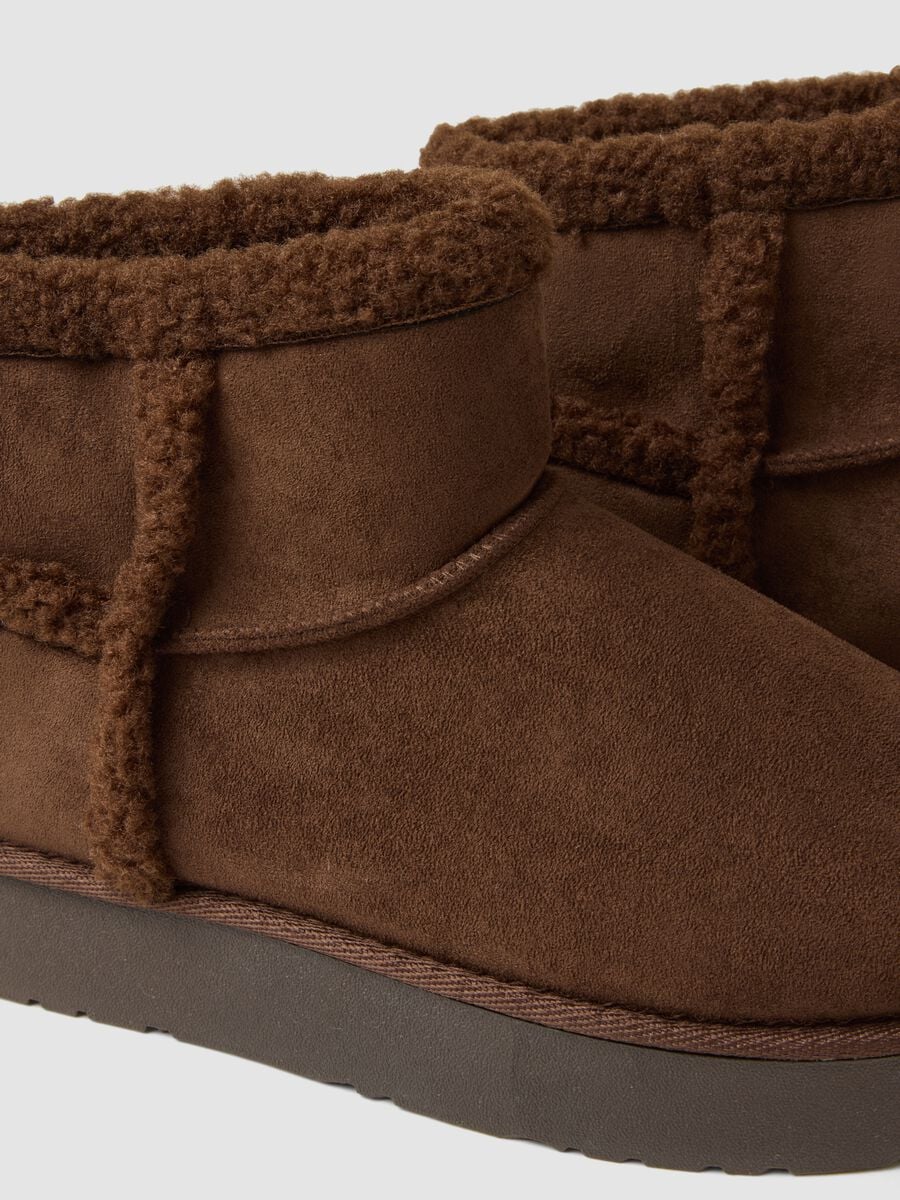 Brown ankle boots with trim_2