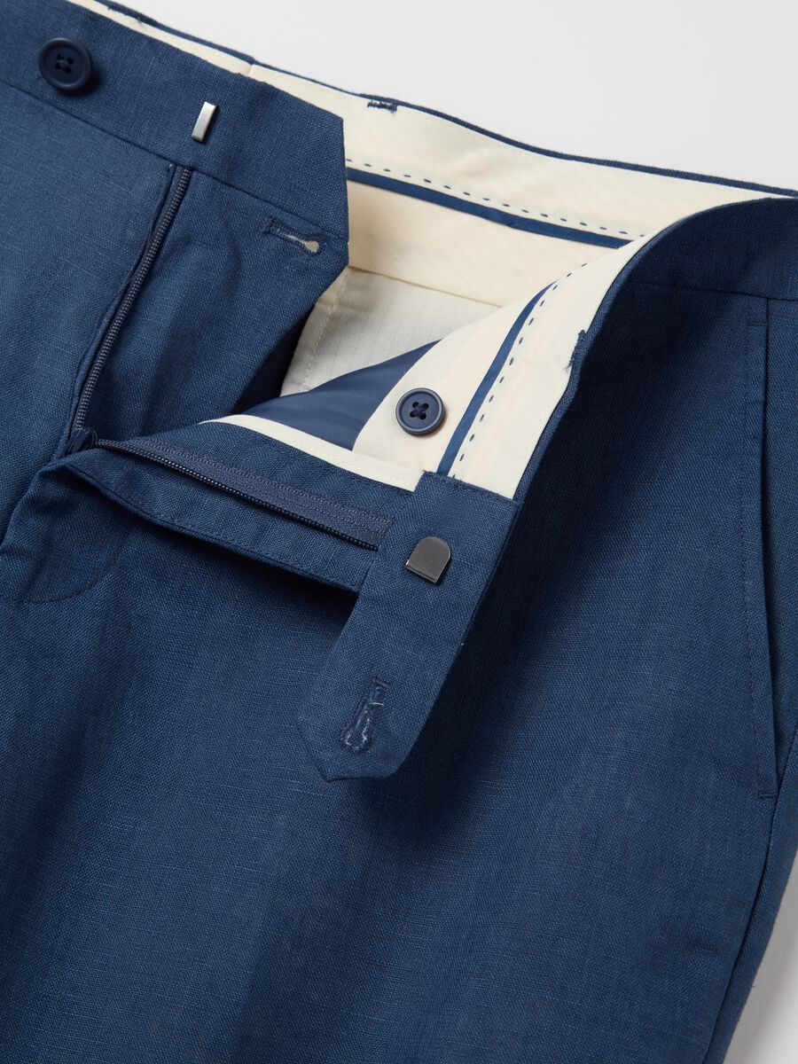 Contemporary regular-fit trousers in linen_5