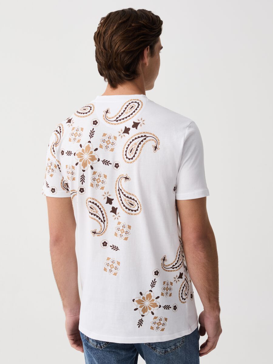 T-shirt in cotone con stampa paisley_2