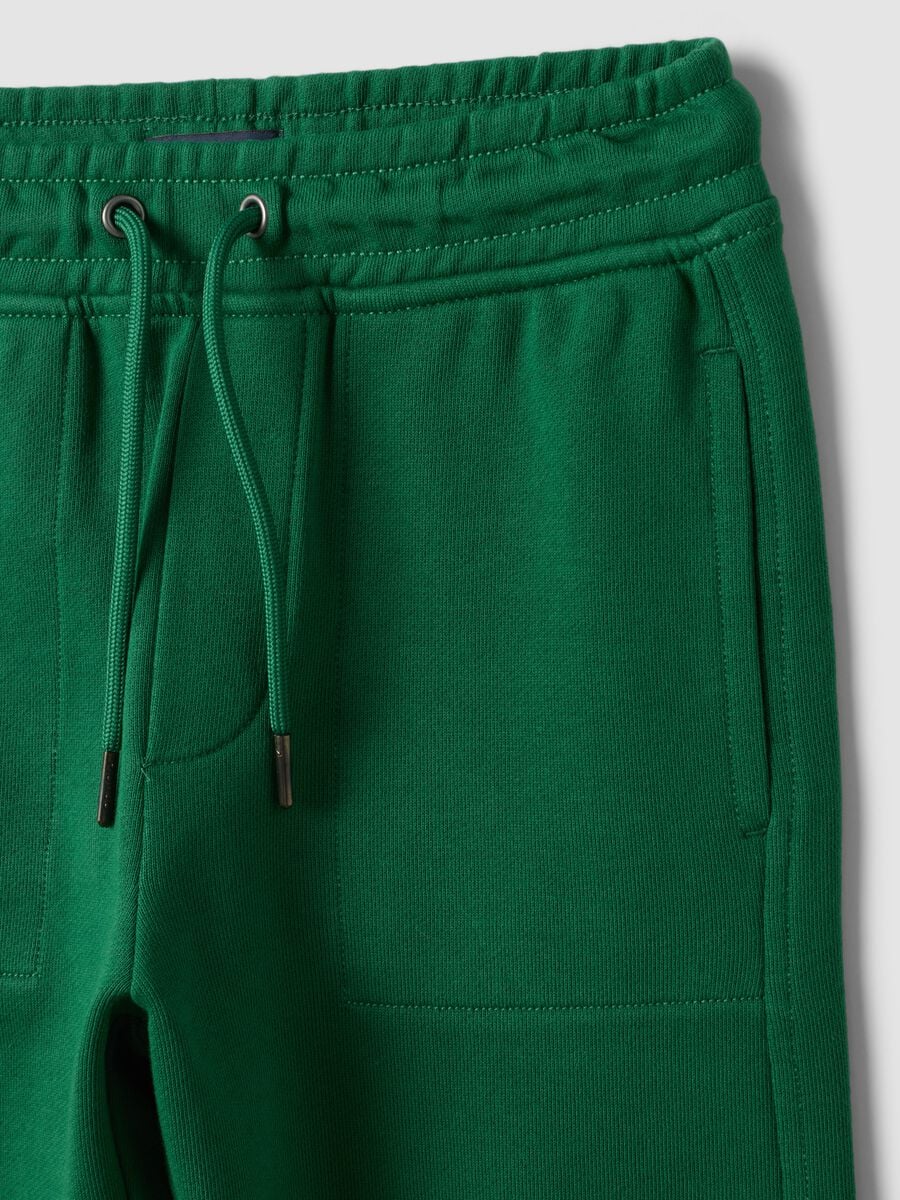 Pantaloni jogger verdi in puro cotone con vita elasticizzata per bambino_2