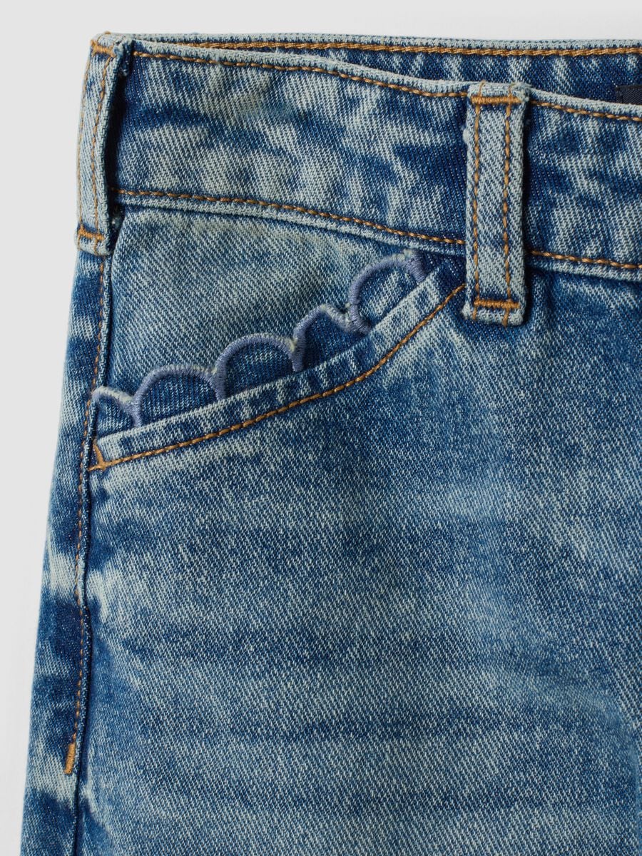 Jeans blu in puro cotone straight fit con passanti per bambina_3