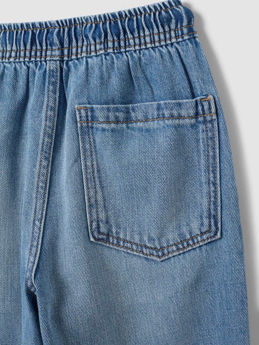 Jogger blu chiaro in misto cotone e viscosa con coulisse per bambino_3