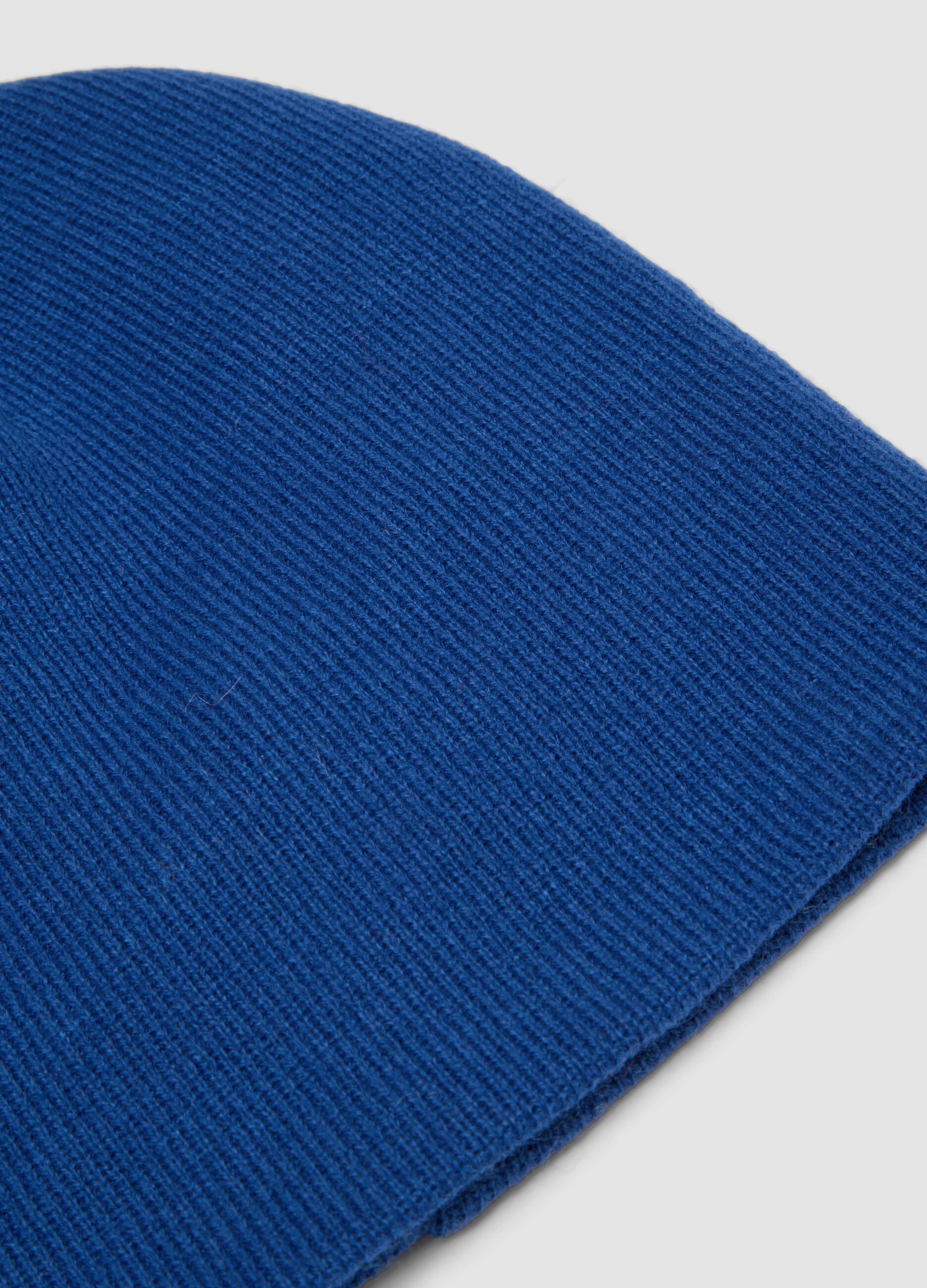 Cappello blu in maglia jersey