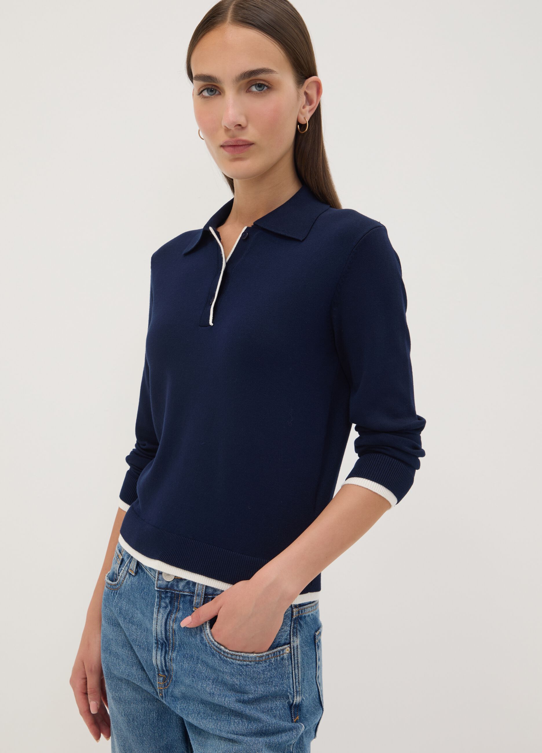 Maglia blu in misto viscosa con colletto polo regular fit