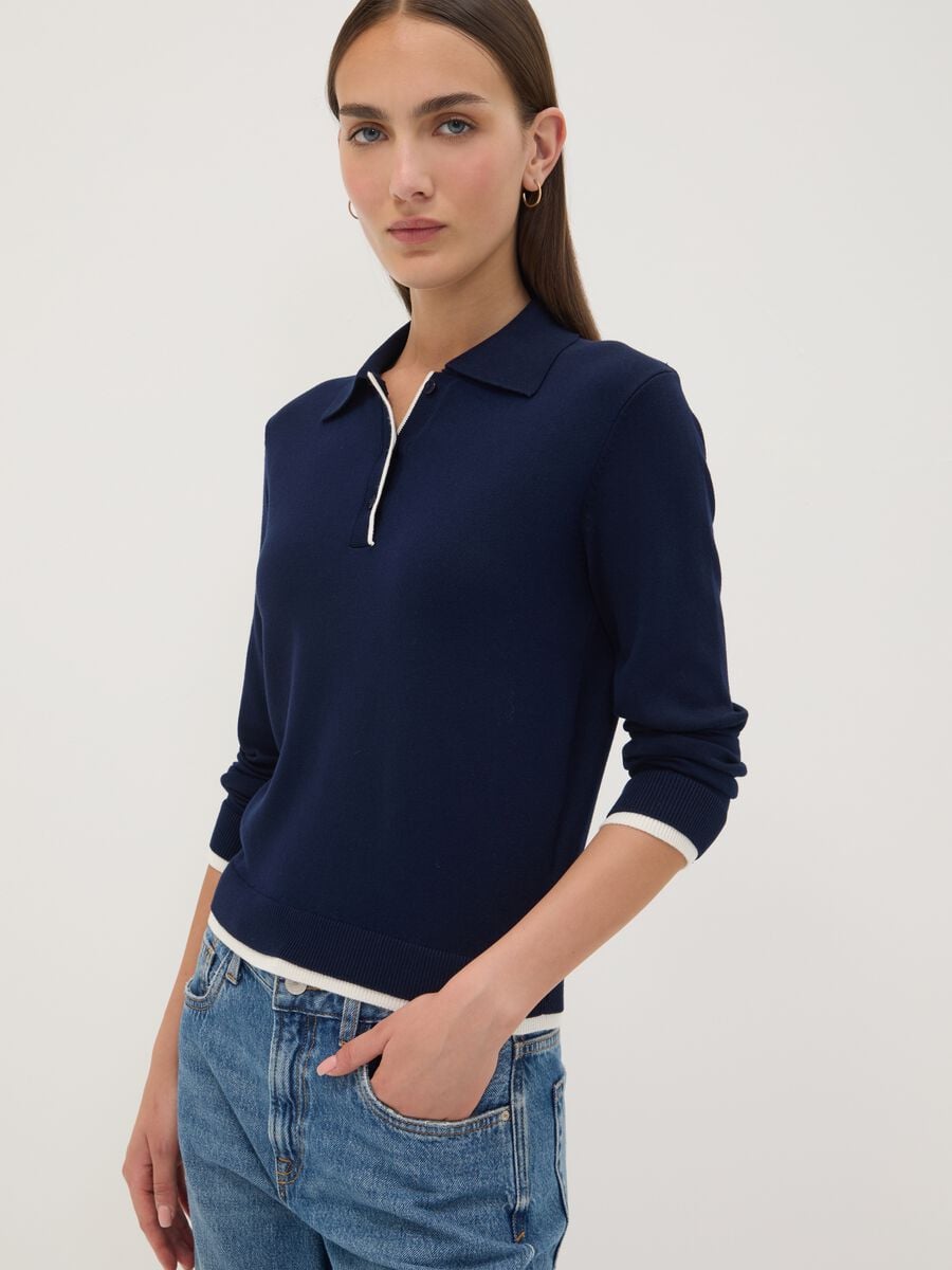 Maglia blu in misto viscosa con colletto polo regular fit_0