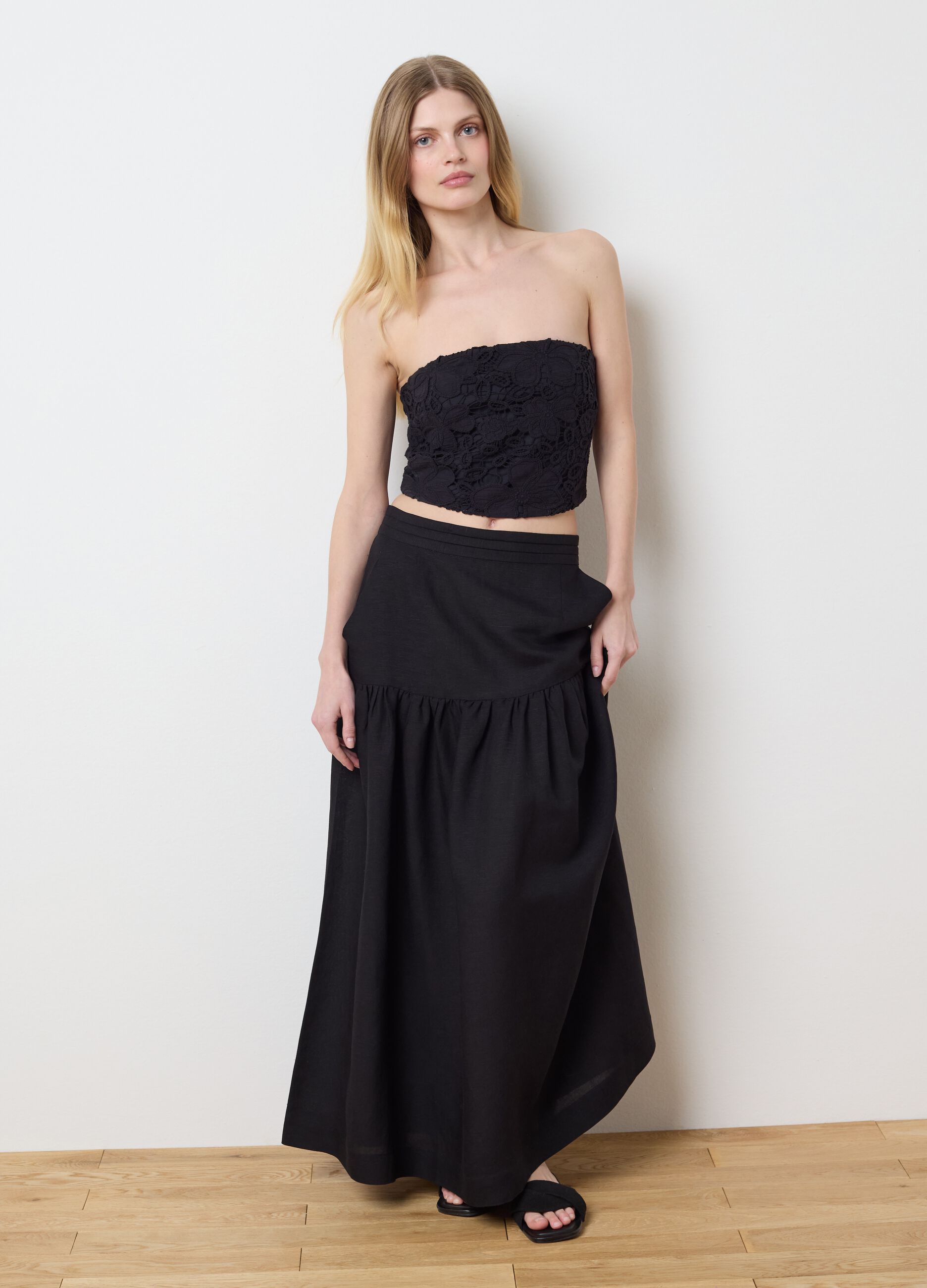Black bandeau crop top in lace