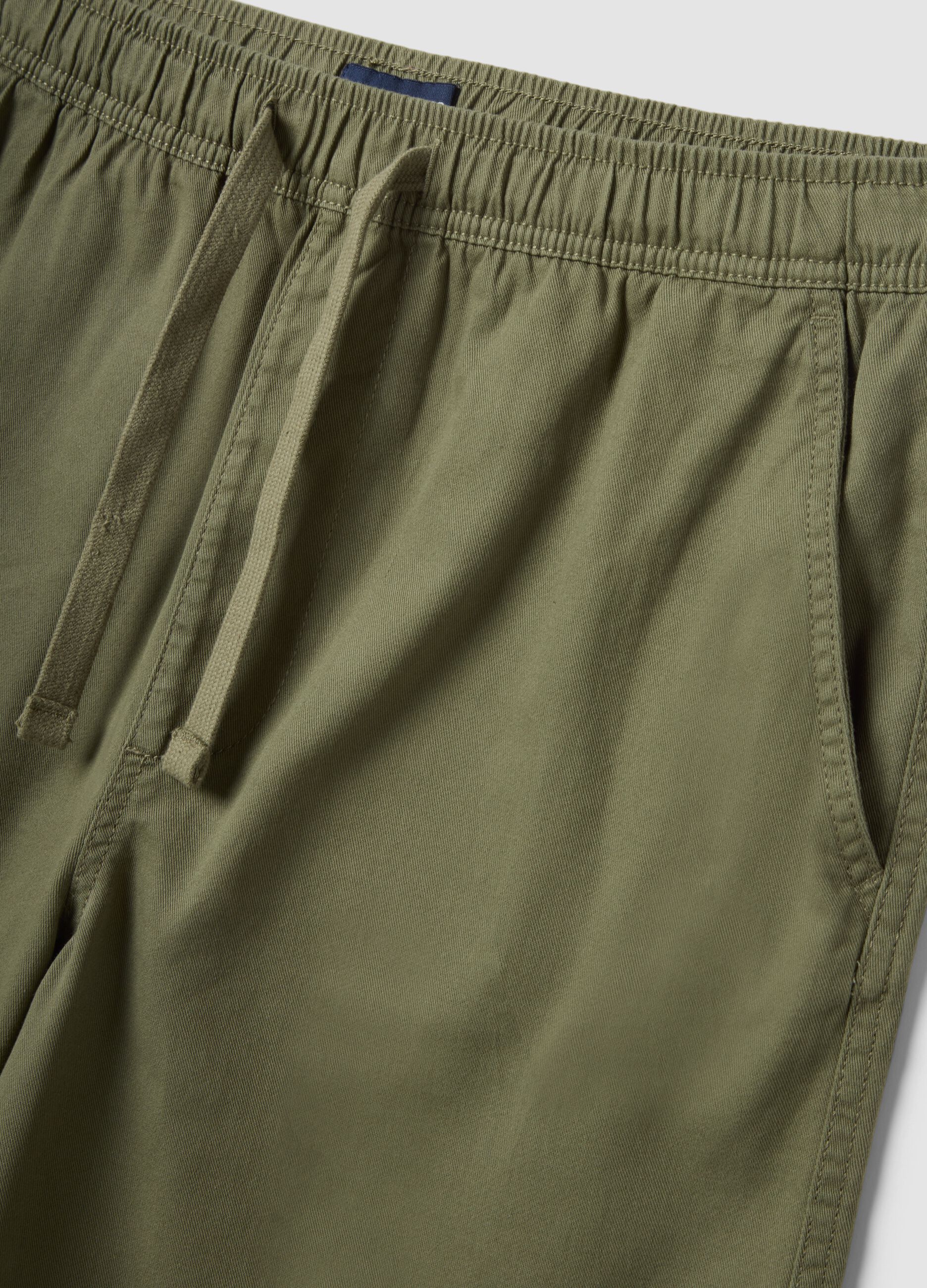 Green regular-fit pure cotton shorts