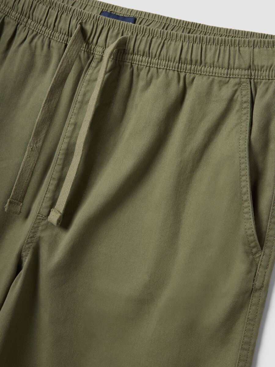 Green regular-fit pure cotton shorts_5