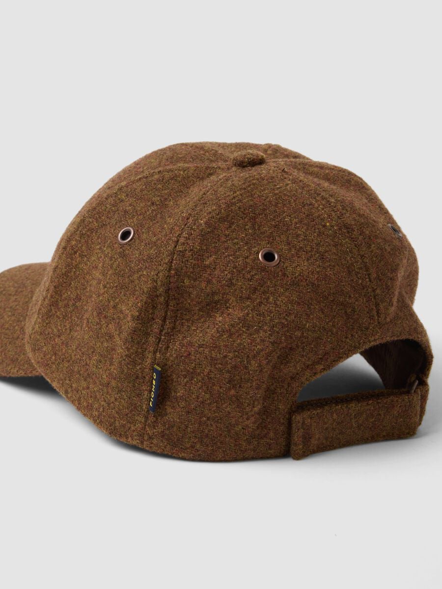 Cappello marrone in misto lana e viscosa_1
