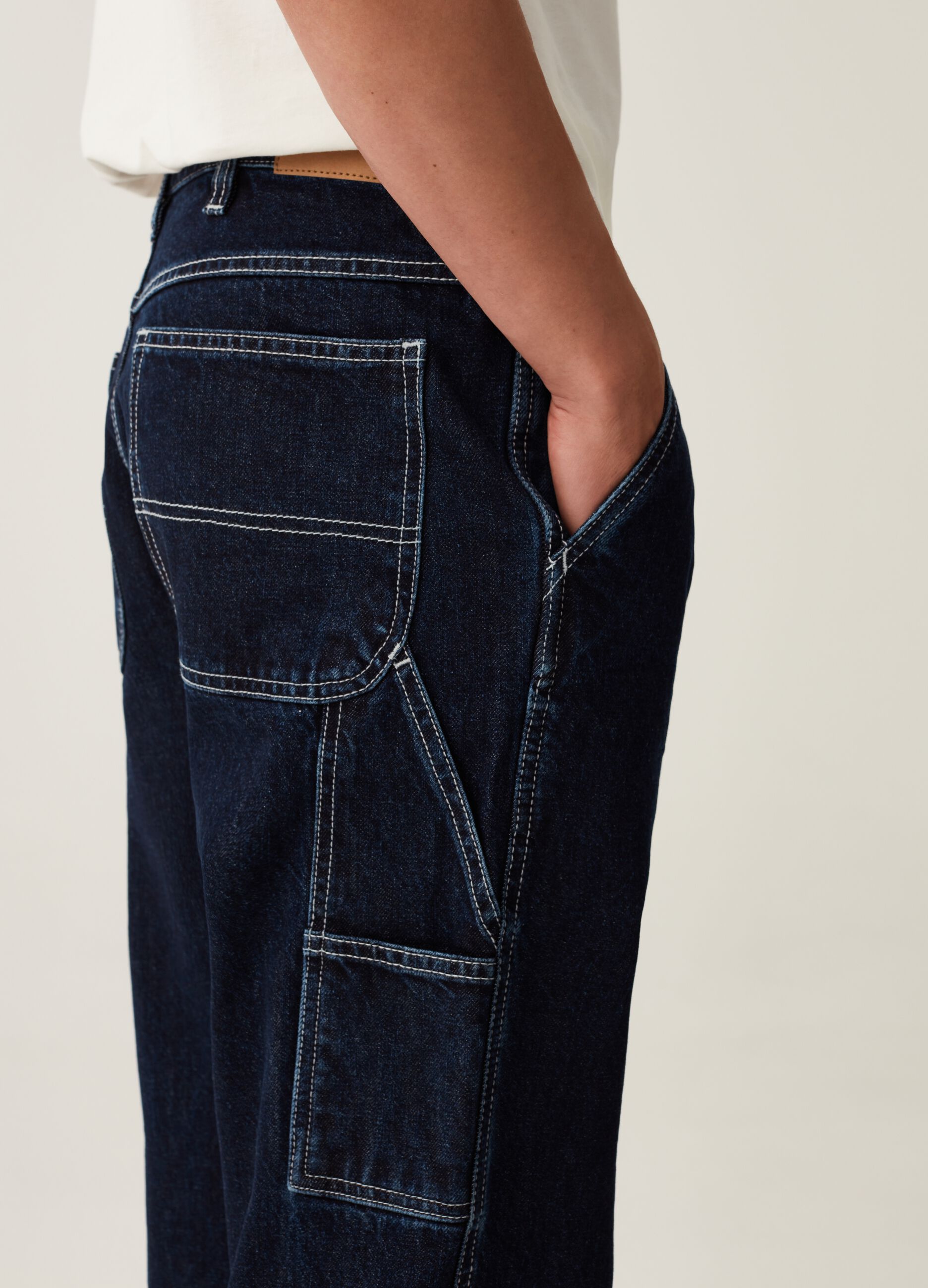 Jeans carpenter con cuciture a contrasto_3