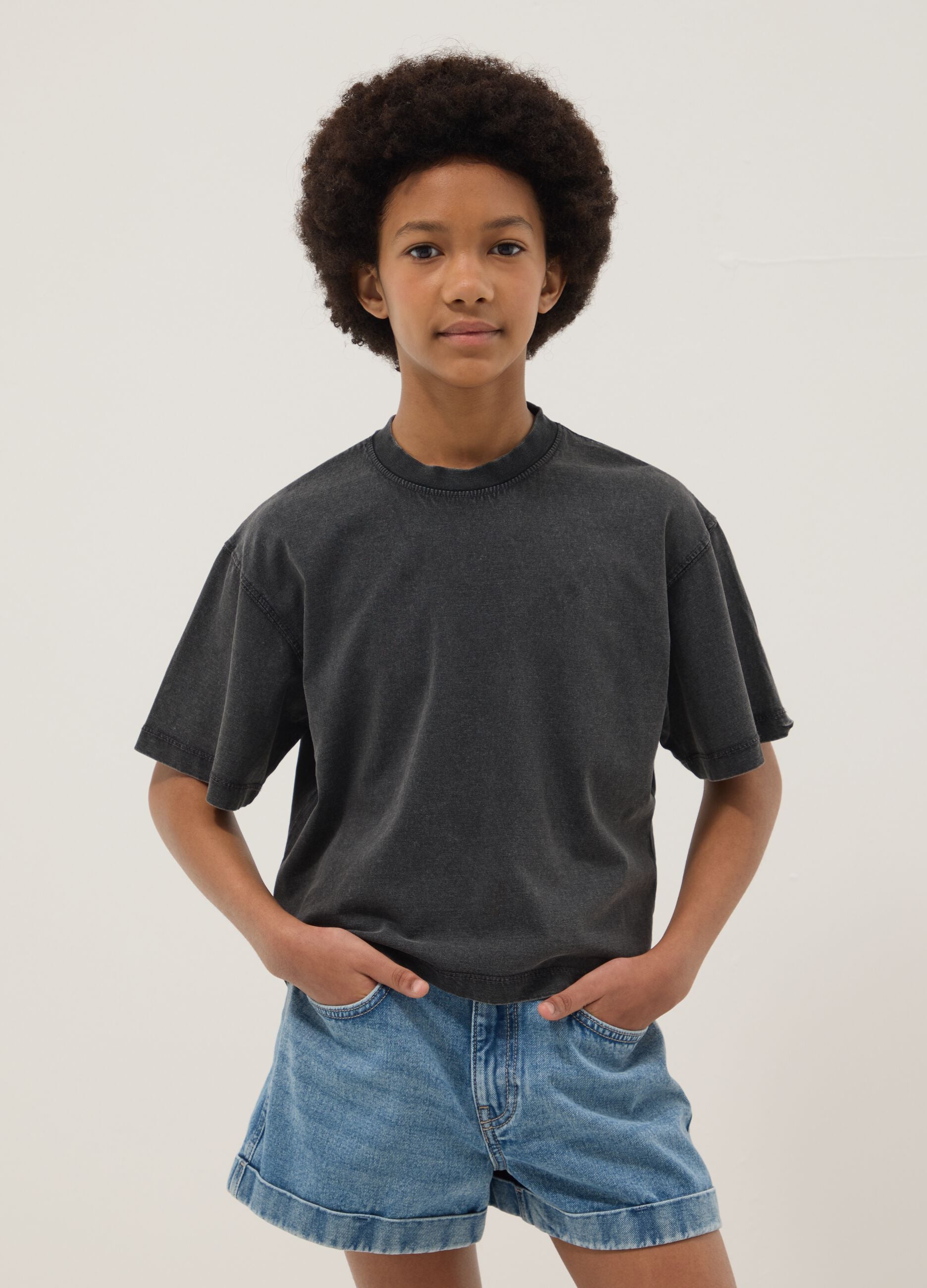 T-shirt in puro cotone grigia da ragazza oversize fit
