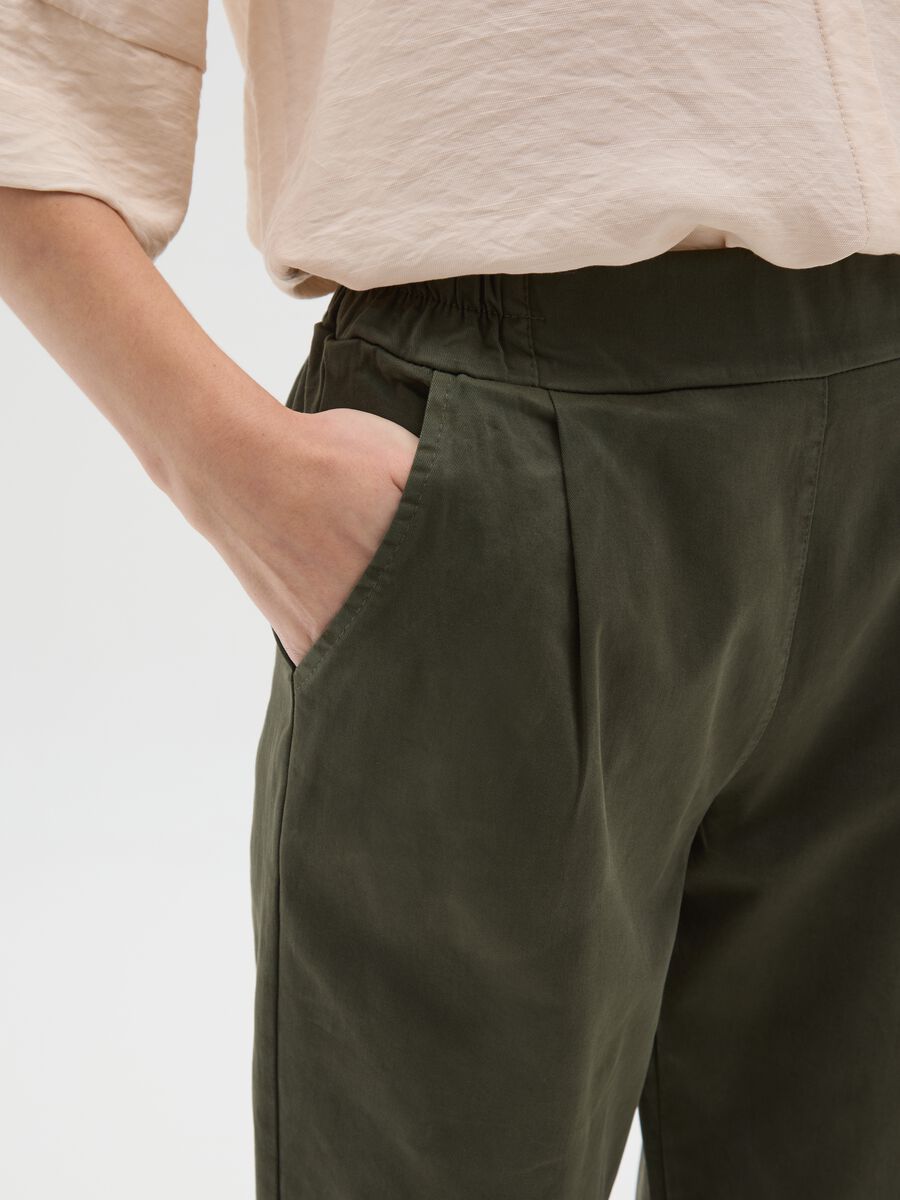 Pantaloni in cotone elasticizzato verdi regular fit_3
