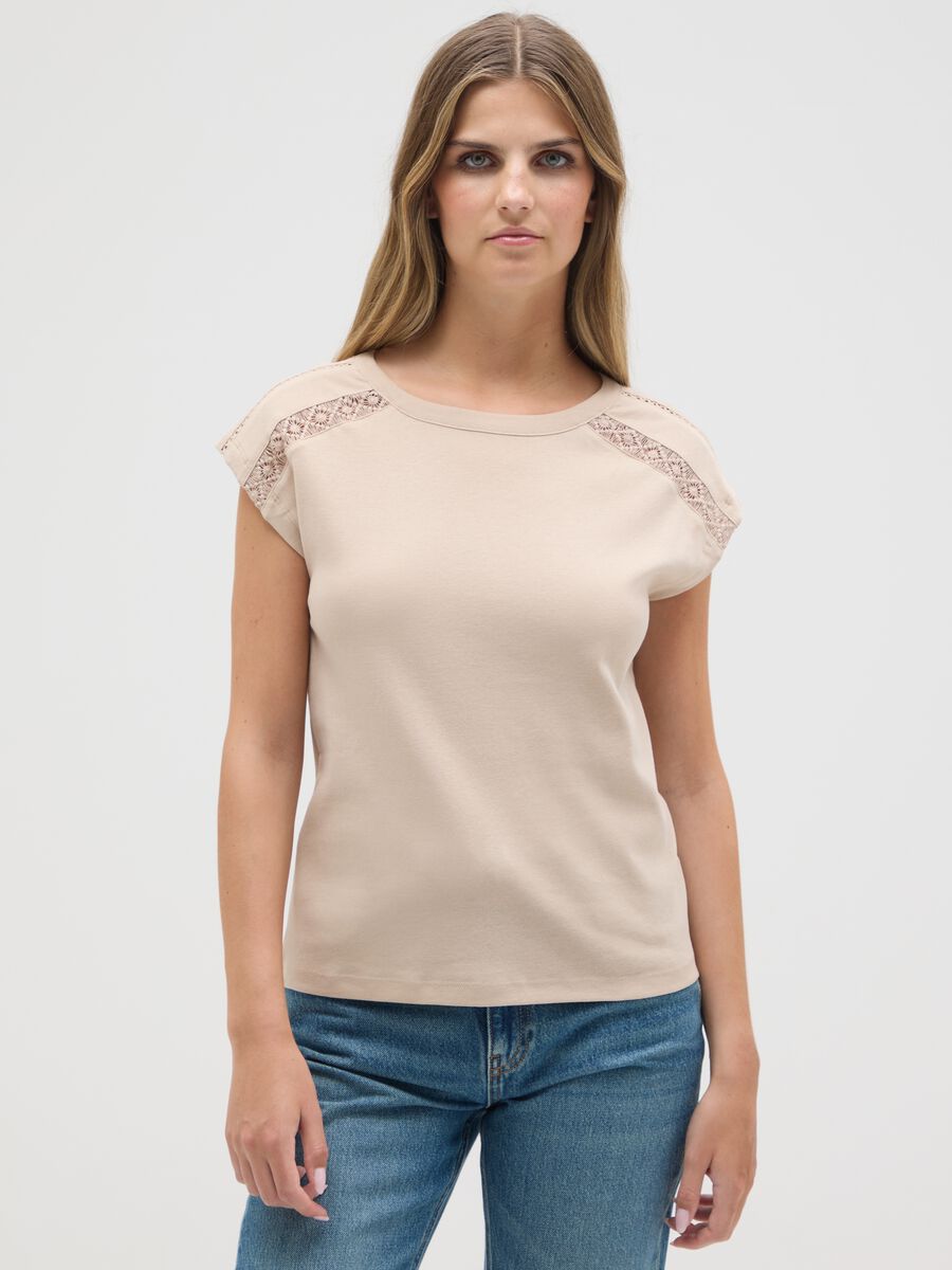 Women's beige pure cotton regular fit T-shirt with lace_0