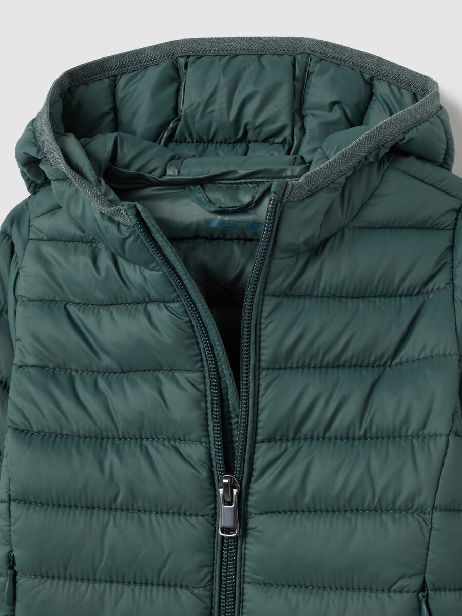 Giubbotto imbottito verde da bambino con cappuccio_2