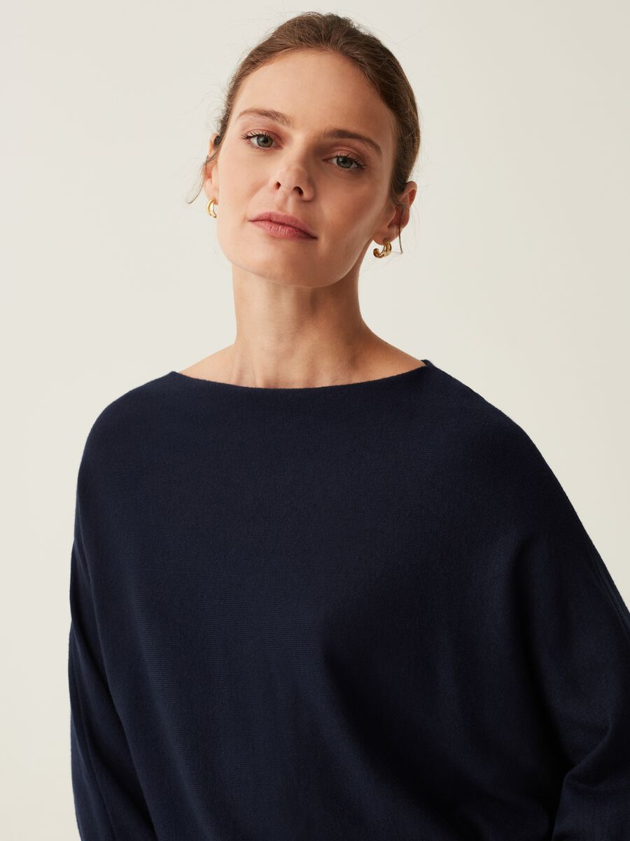 Maglia oversize con scollo a barca_1