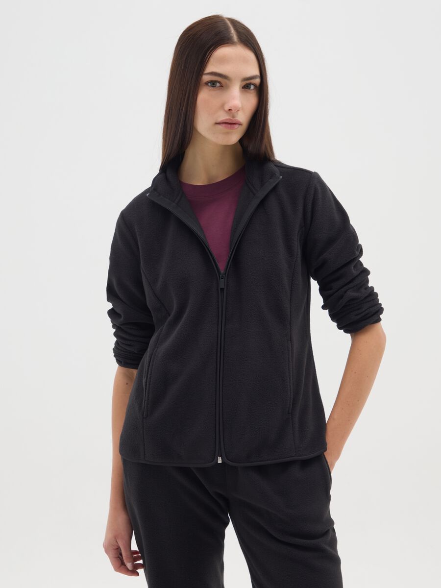 Felpa in pile nera vestibilità fitted e zip_0