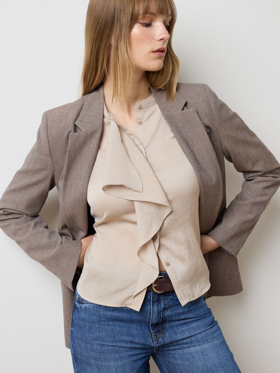 Camicetta beige con collo alla coreana_1