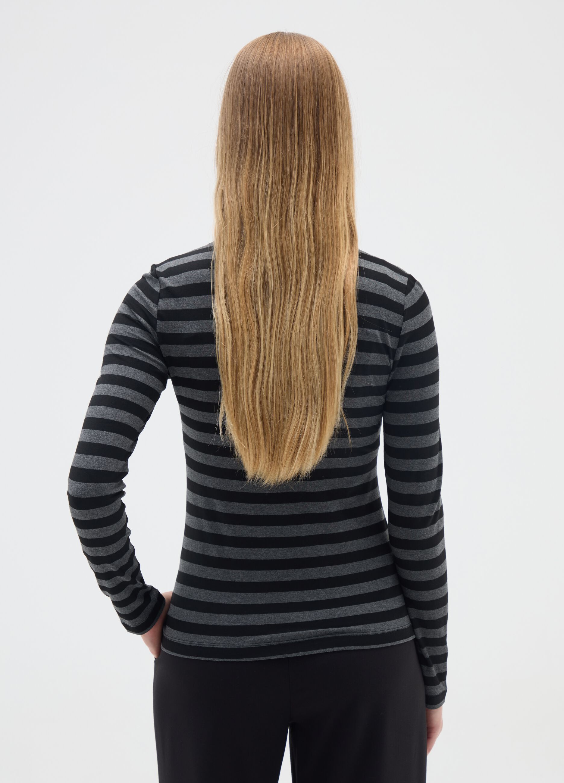 Grey striped long-sleeved stretch t-shirt