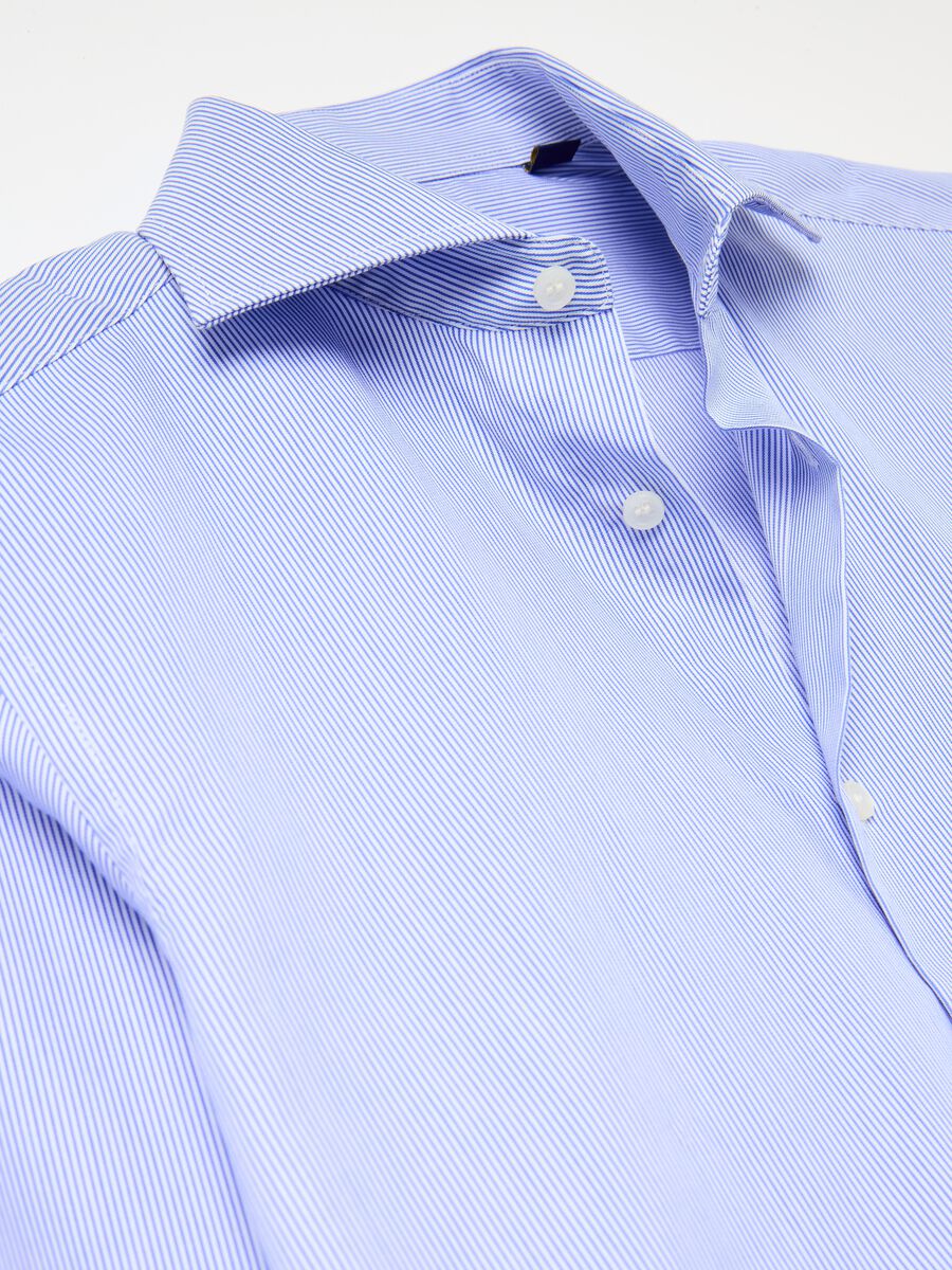 Slim-fit easy-iron pinstripe shirt_5