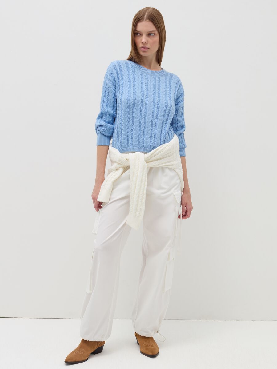 Cropped pullover with cable-knit design_1