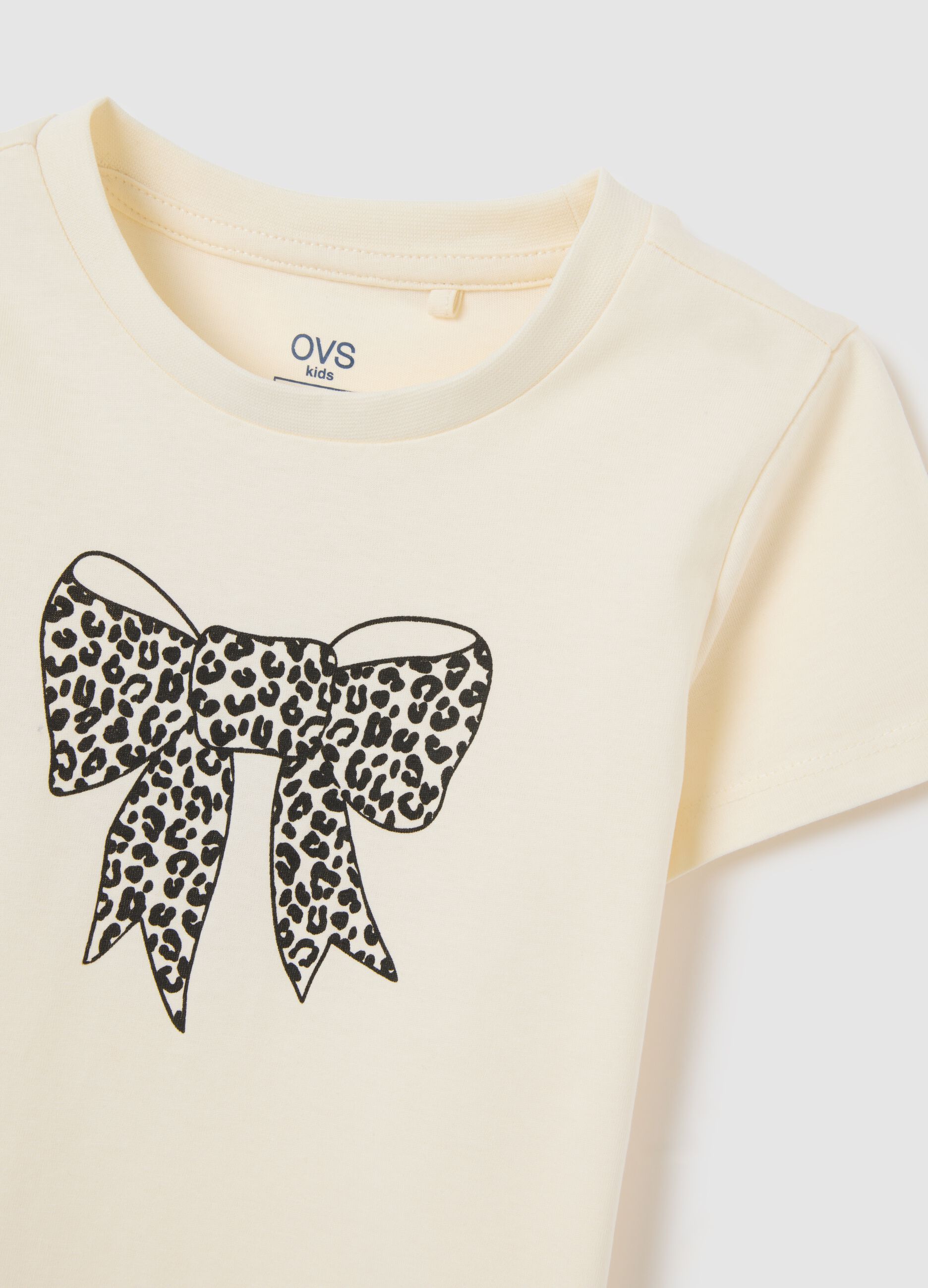 T-shirt da bambina in puro cotone beige con giraffe