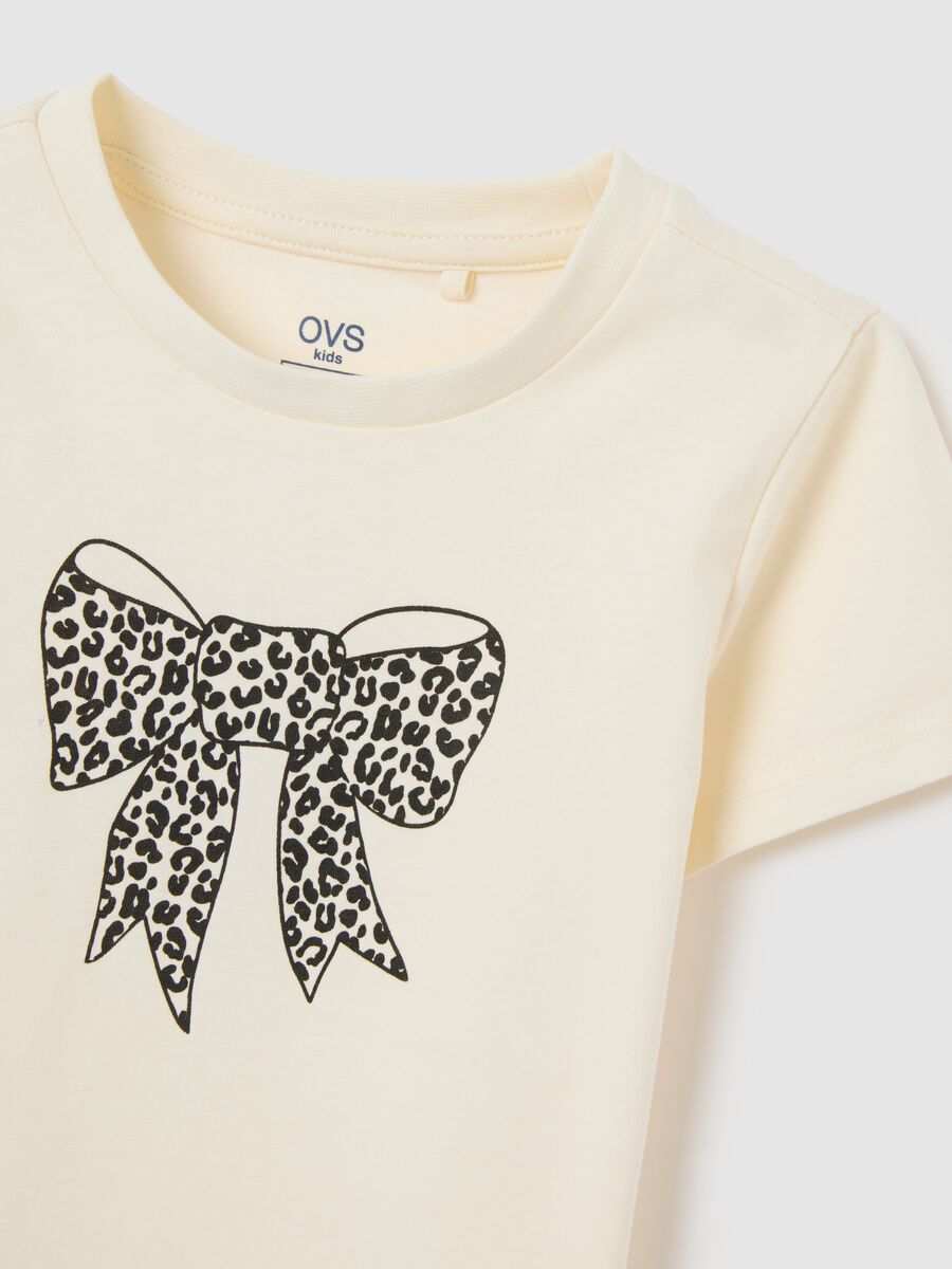 Girls' beige pure cotton t-shirt with giraffes_2