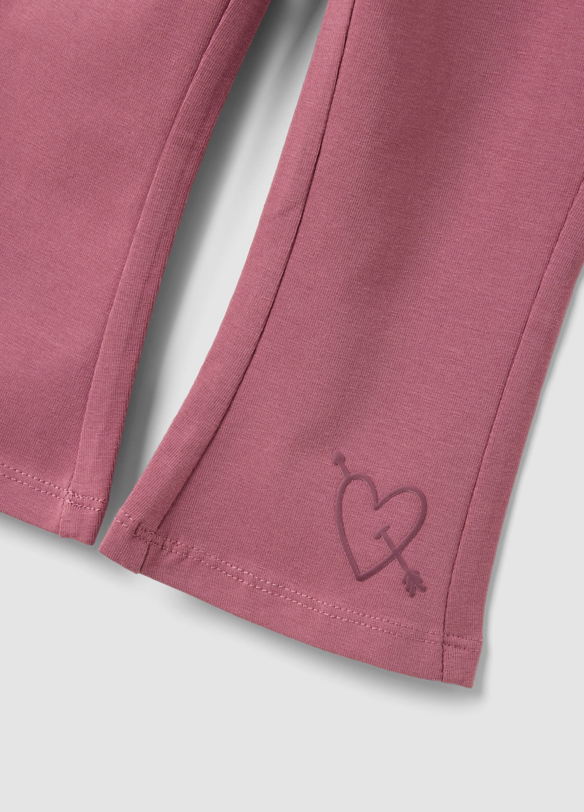Purple flared leggings in stretchy organic cotton blend with heart print for baby girl
