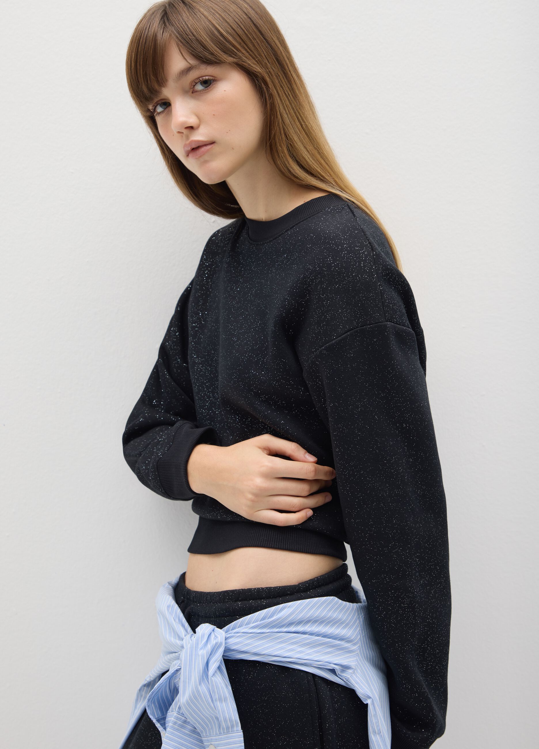 Black crew neck sweatshirt with sparkling details