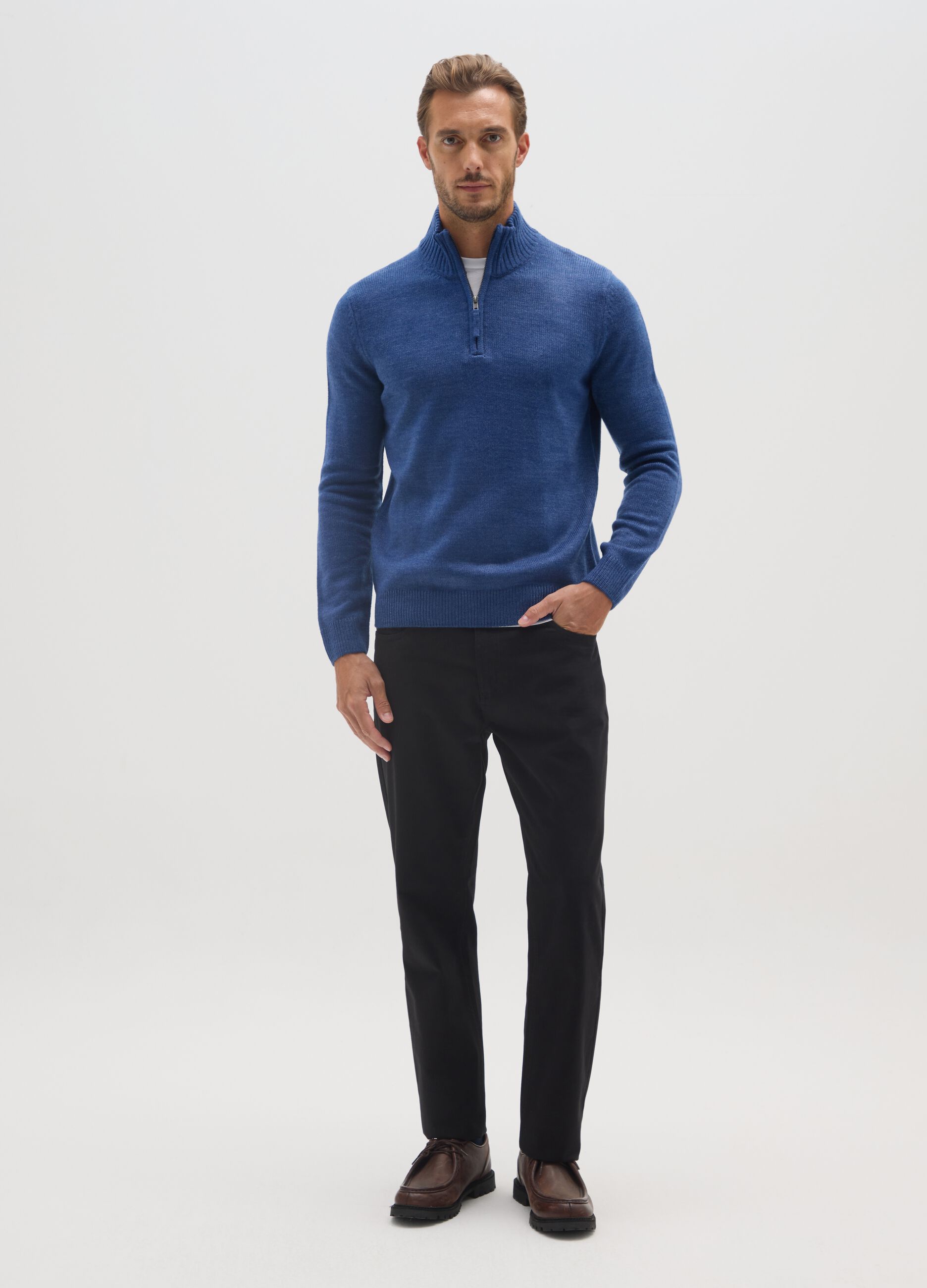 Maglione a collo alto blu regular fit con zip corta
