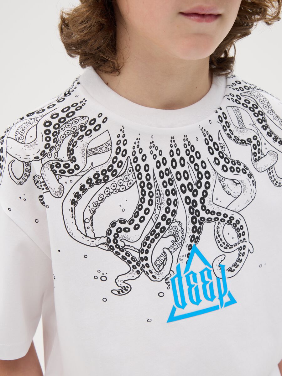 Cotton T-shirt with “Deep” print and tentacles_1