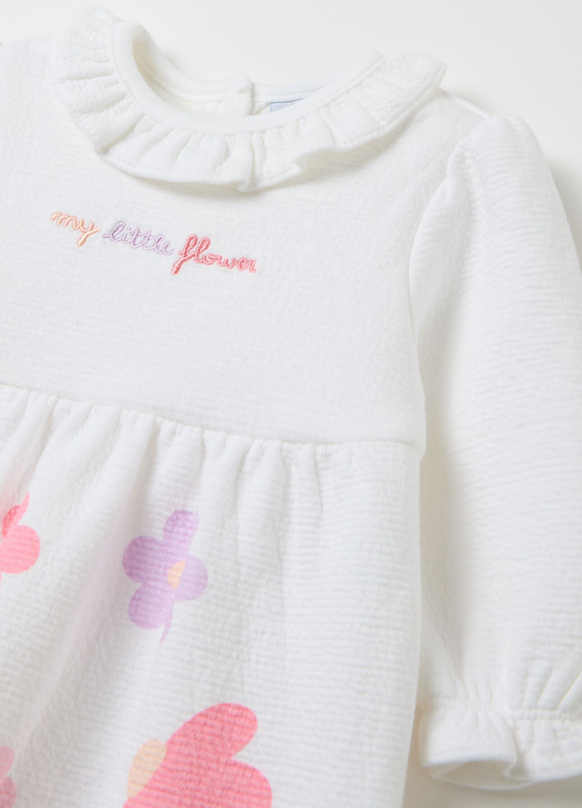 Crêpe onesie with "My little flower" embroidery