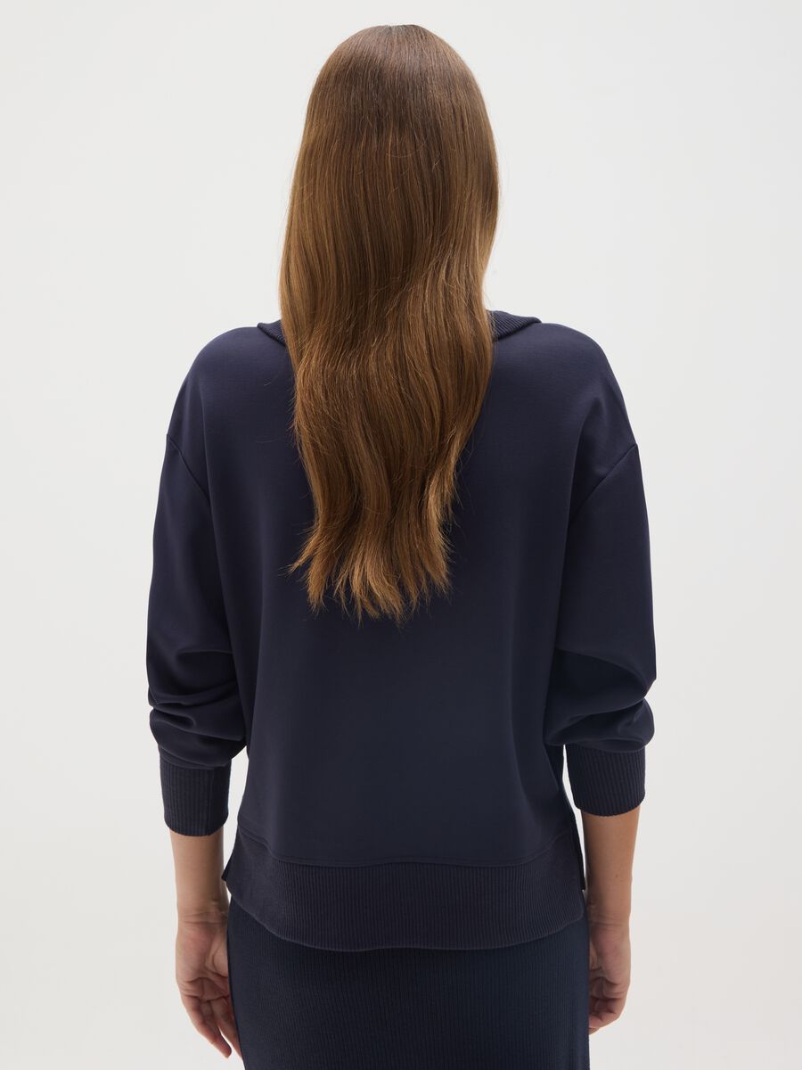 Blue maternity sweatshirt with half zip_3