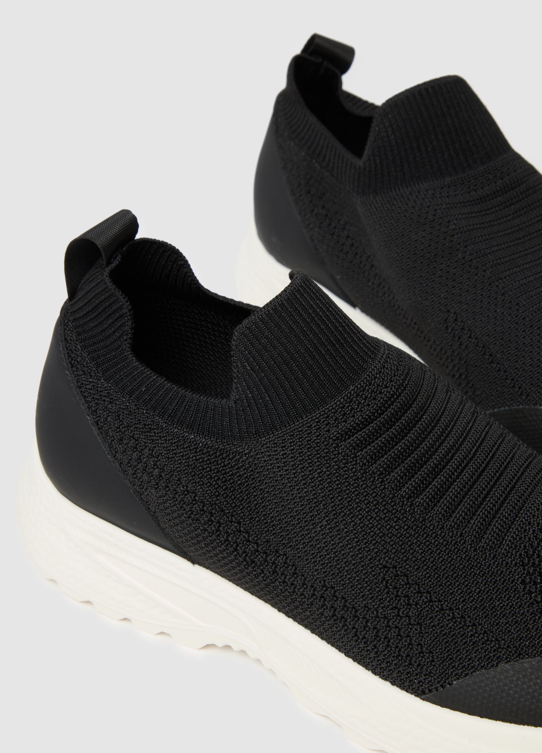 Black regular fit sneakers with sturdy white sole