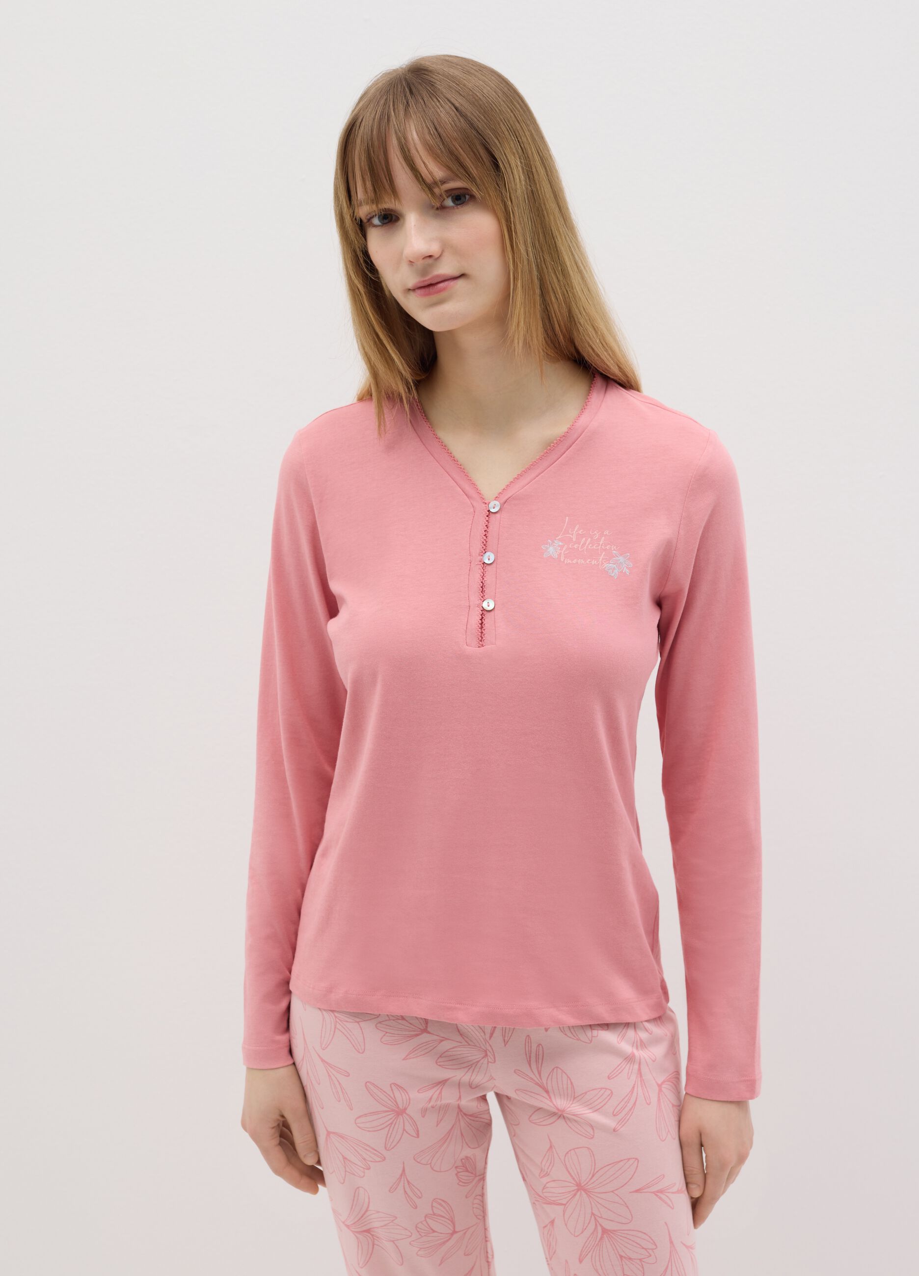 Pigiama in cotone rosa con scollo serafino e stampa