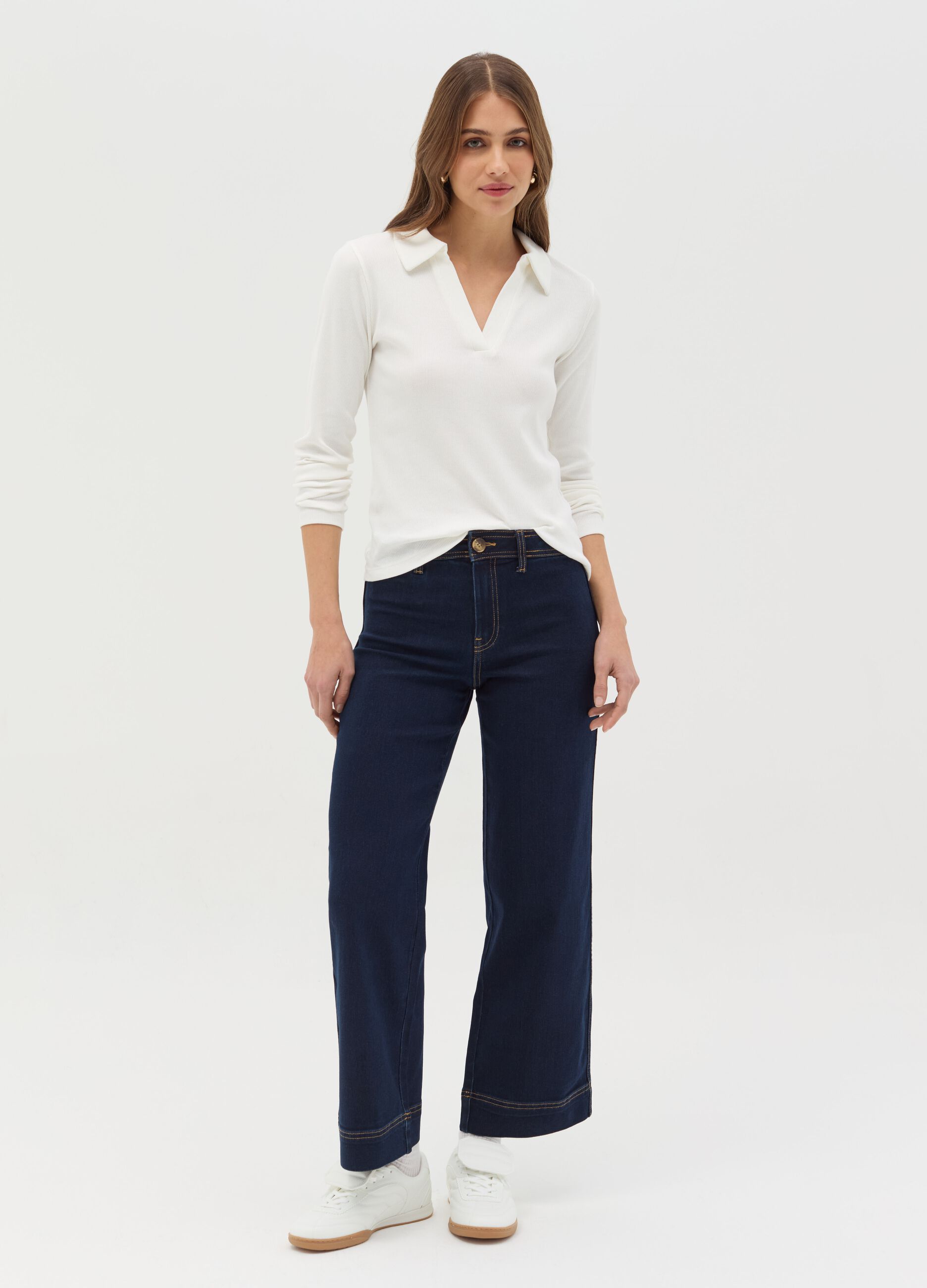 T-shirt a costine con scollo a polo
