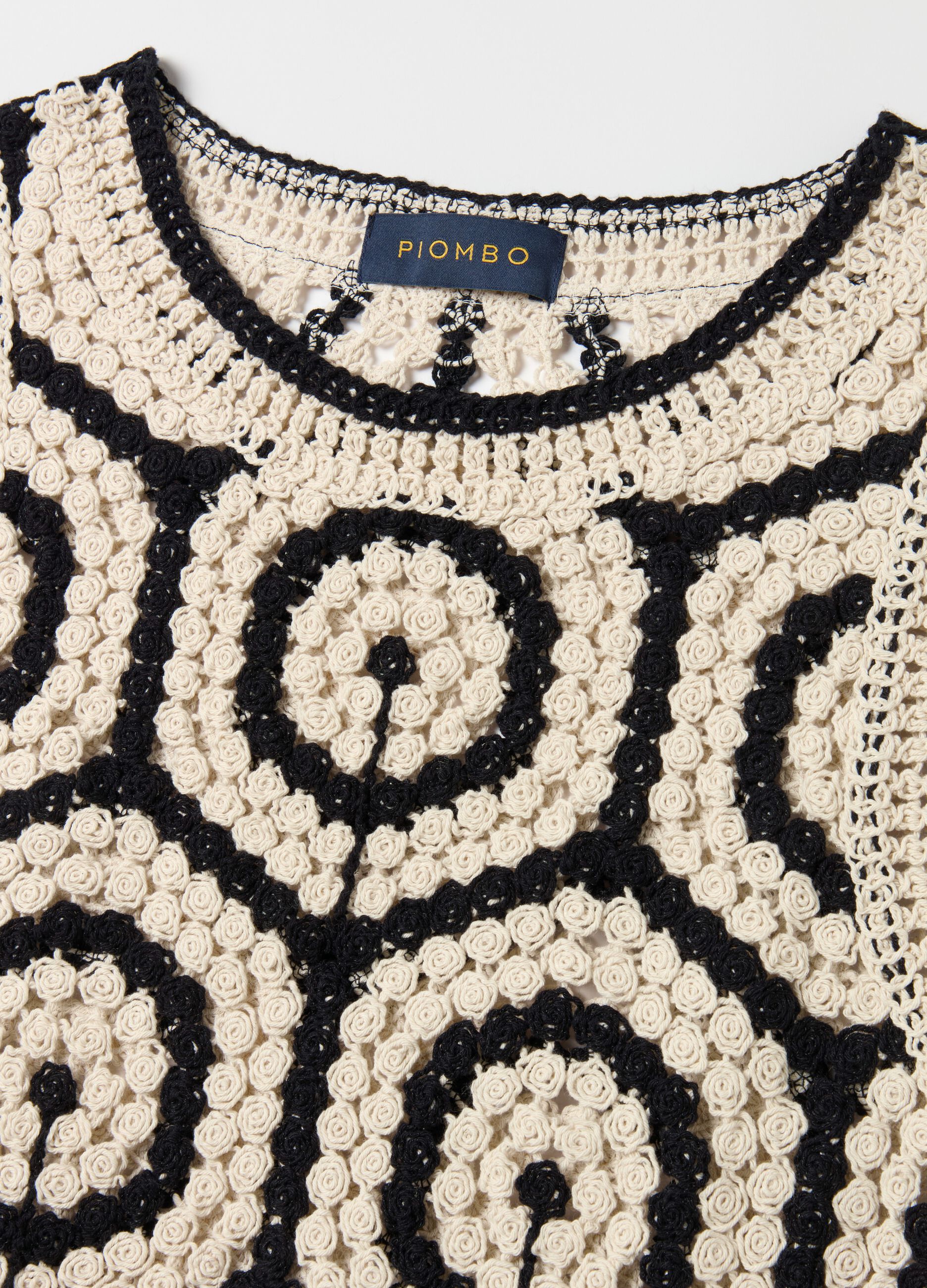 Tank top crochet con motivo geometrico