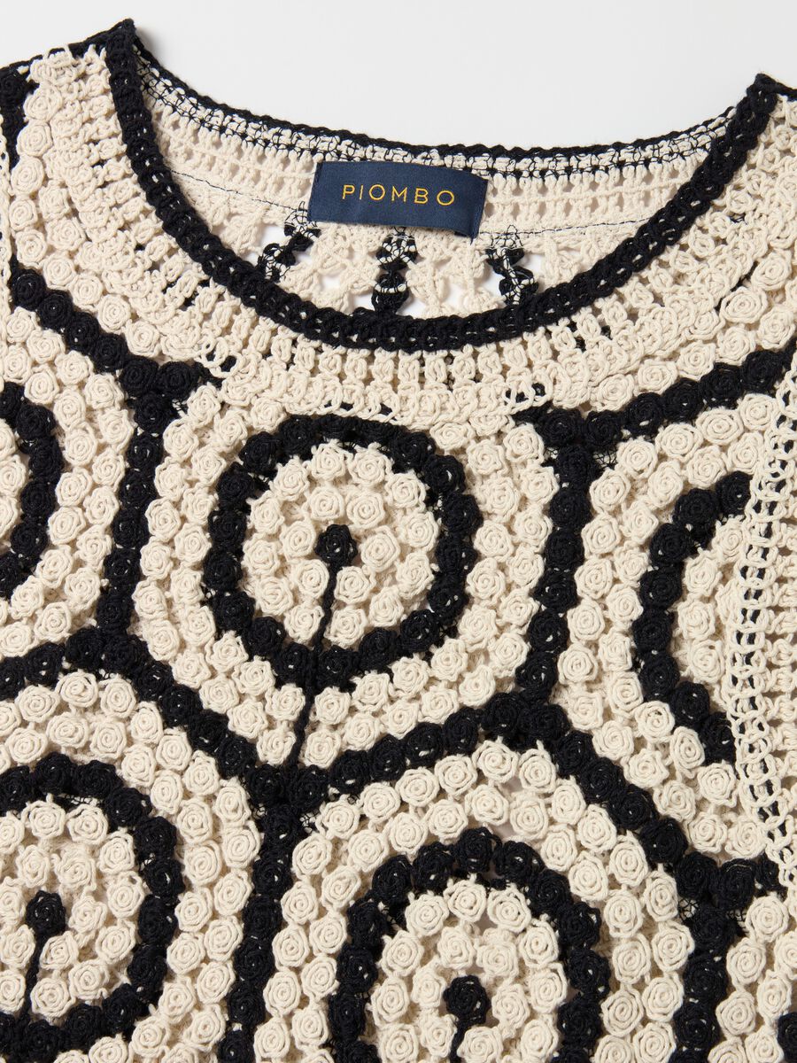 Crochet tank top with geometric motif_5