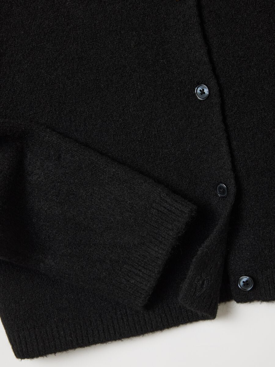 Cardigan nero regular fit con bottoni_1