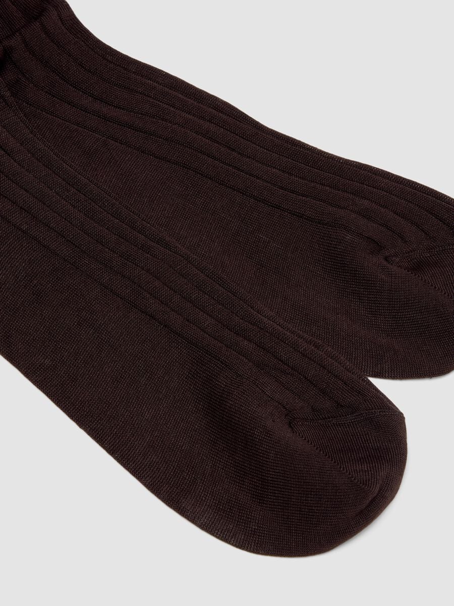 Brown ribbed long socks in pure cotton_1